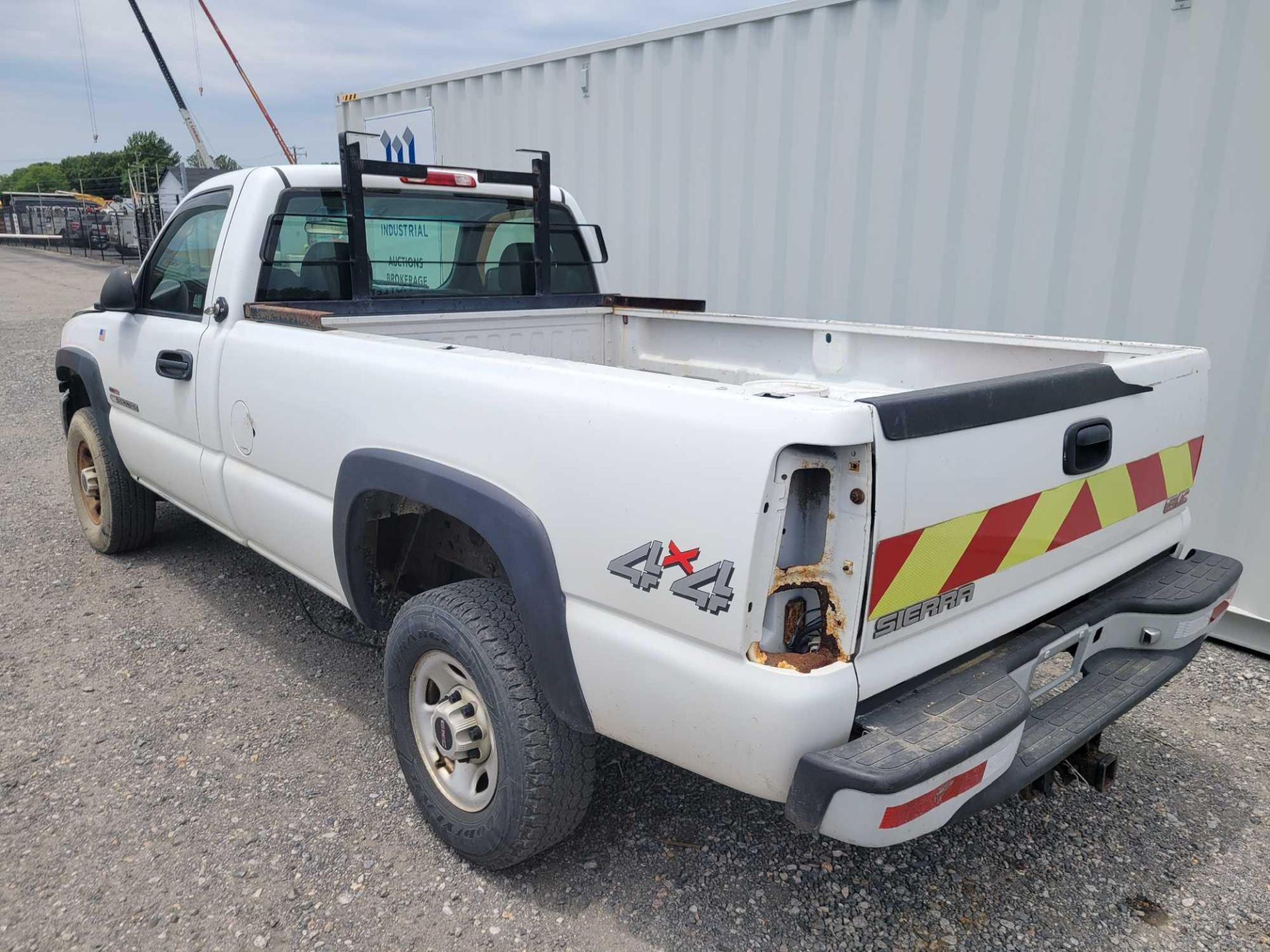 2005 GMC 2500HD Pickup Truck - Image 3 of 42