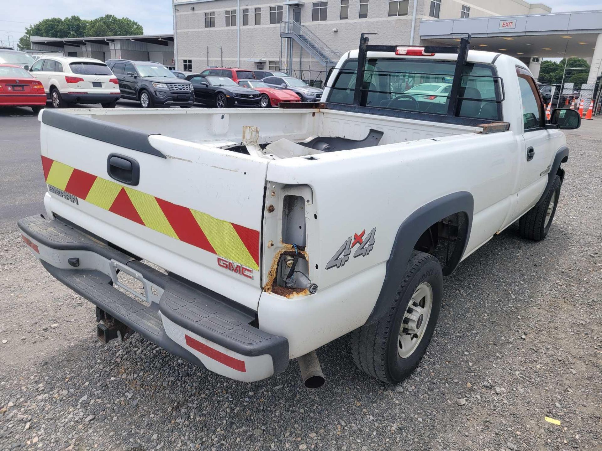 2005 GMC 2500HD Pickup Truck - Image 6 of 42