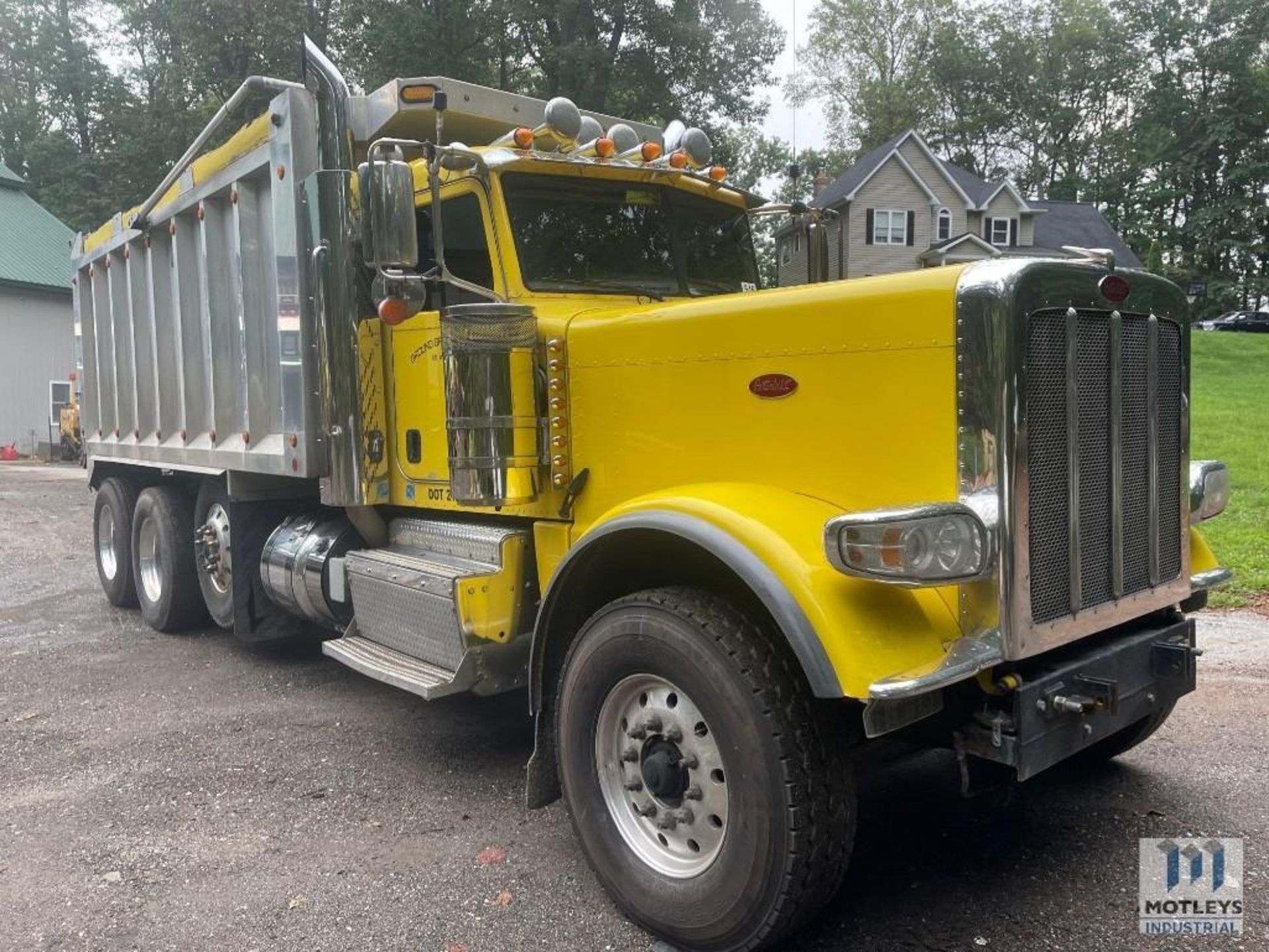 2017 Peterbilt Tri-Axle Dump Truck - Image 9 of 77