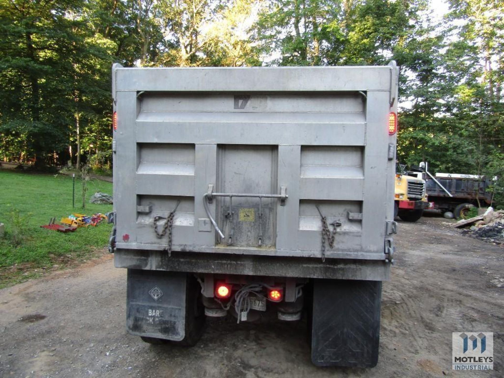 2015 Peterbilt Tri-Axle Dump Truck - Image 13 of 84