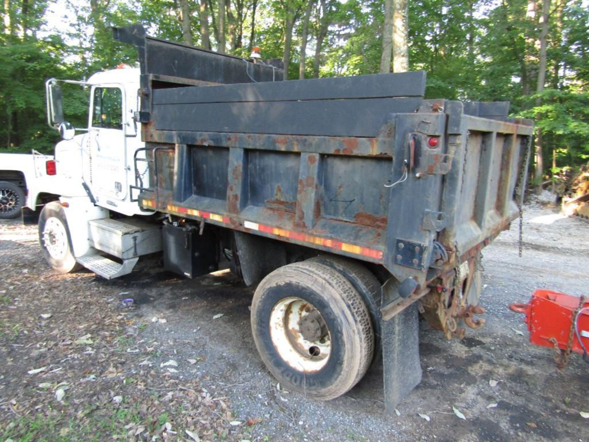 2000 Freightliner Single Axle Dump Truck - Image 4 of 29