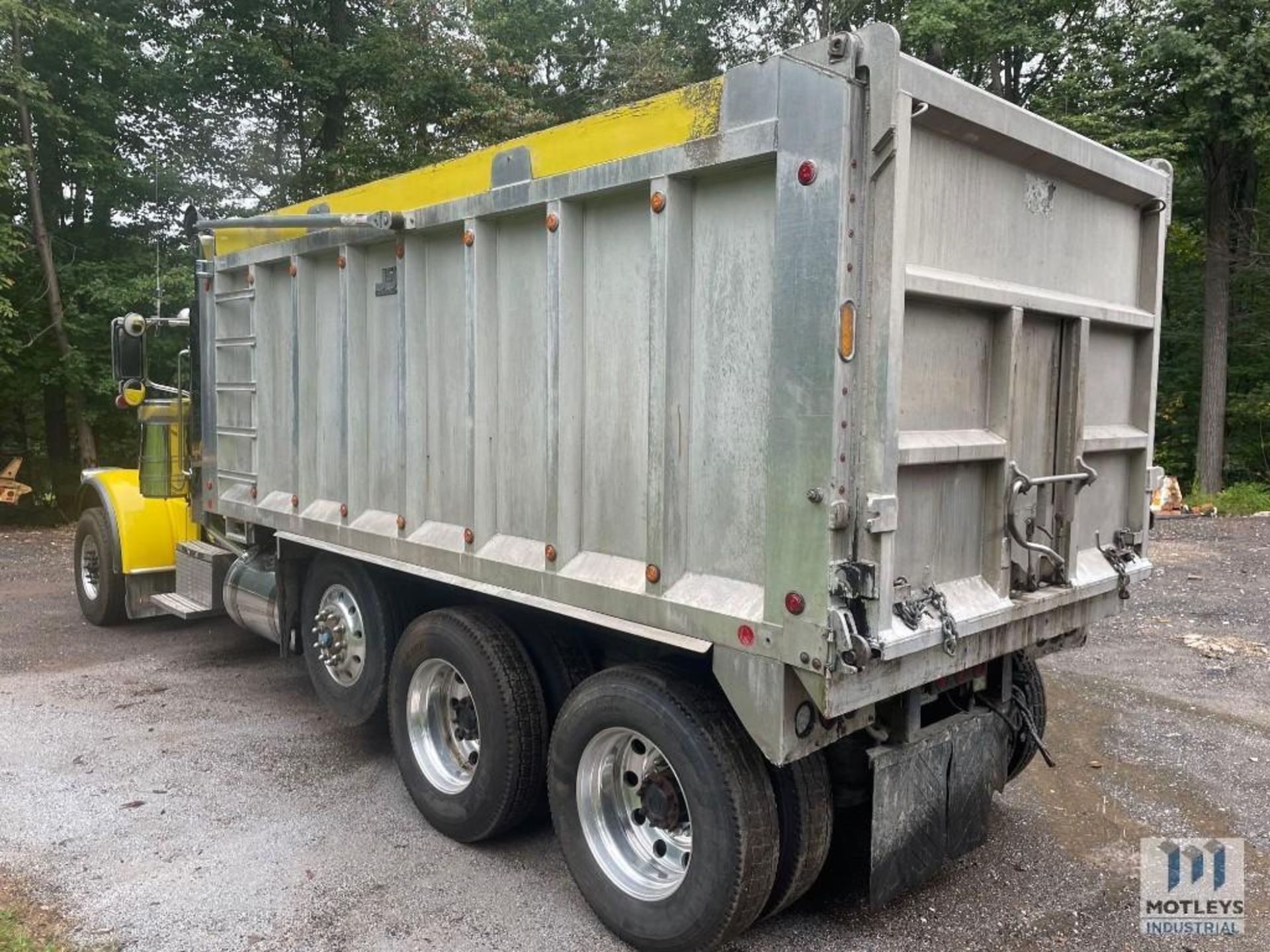 2017 Peterbilt Tri-Axle Dump Truck - Image 5 of 77