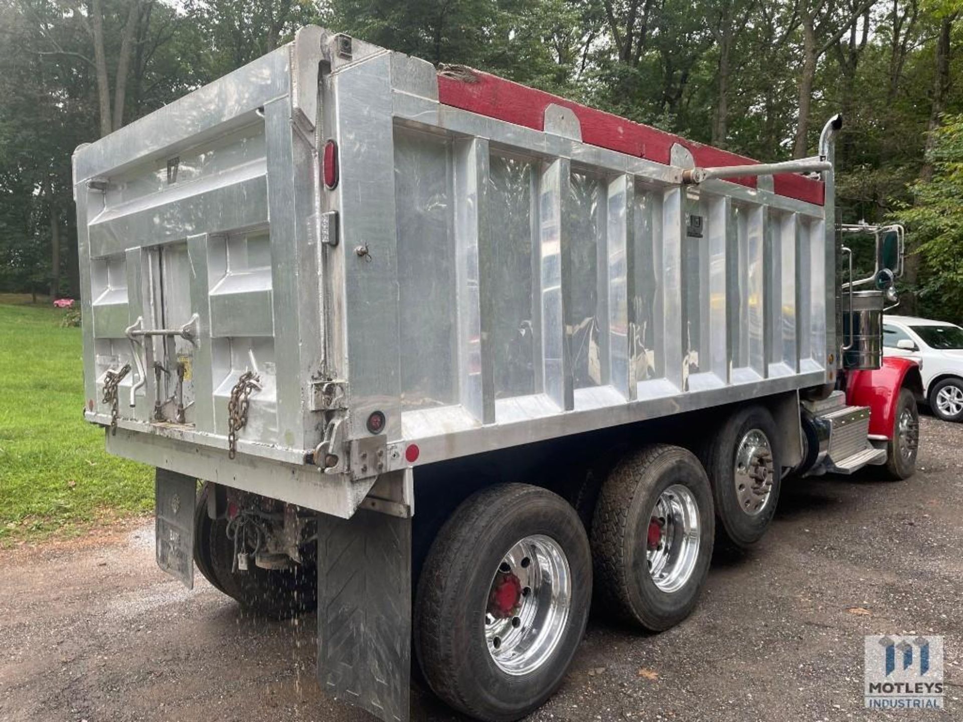 2015 Peterbilt Tri-Axle Dump Truck - Image 19 of 84