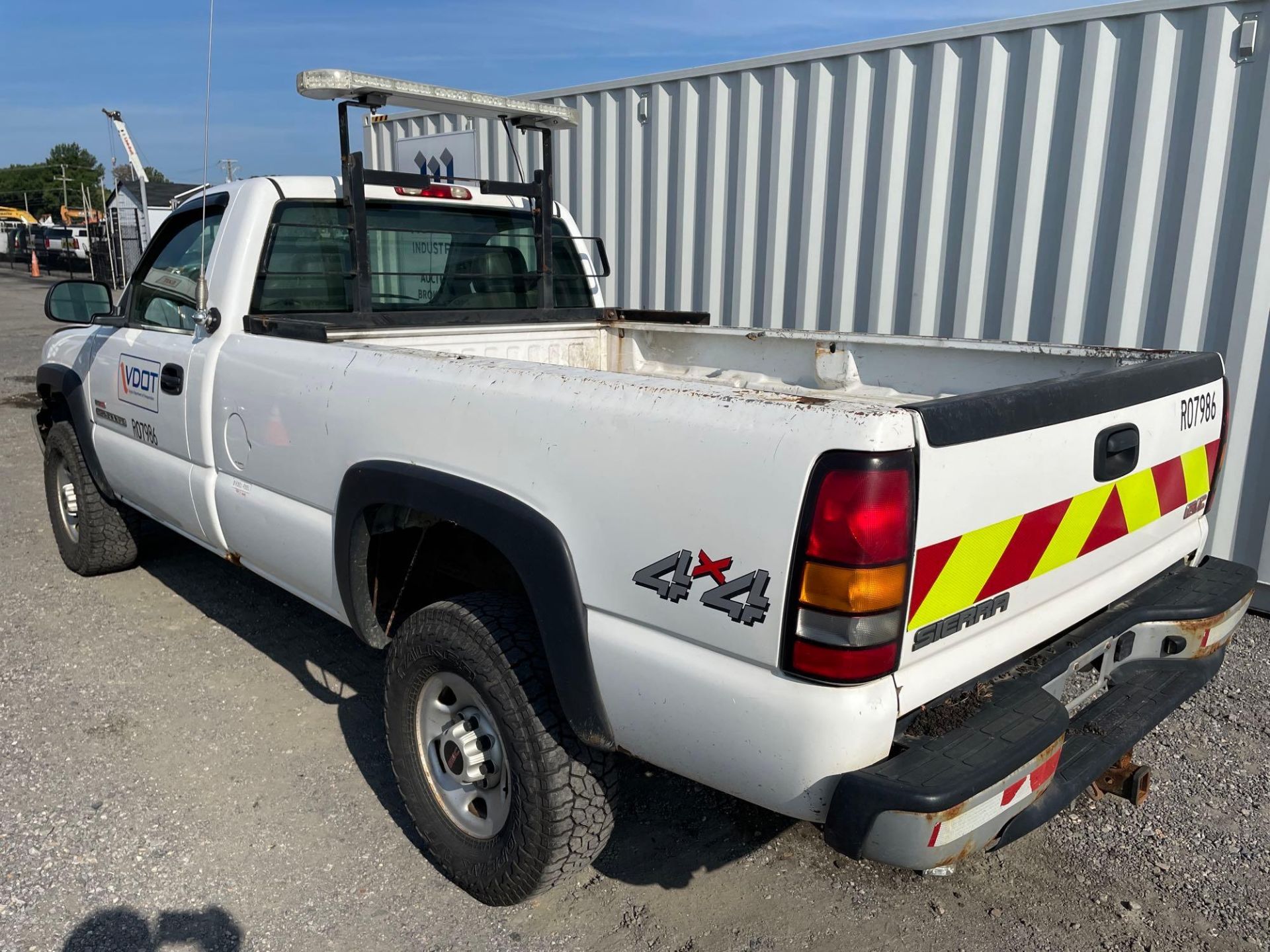 2005 GMC Sierra 2500 Pickup Truck - Image 2 of 21