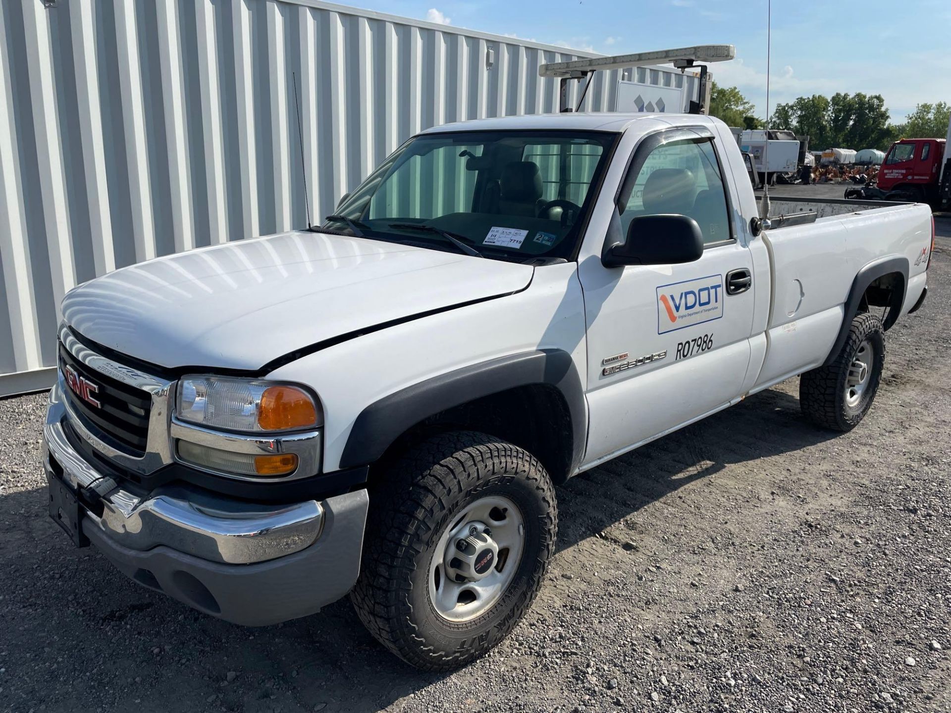 2005 GMC Sierra 2500 Pickup Truck