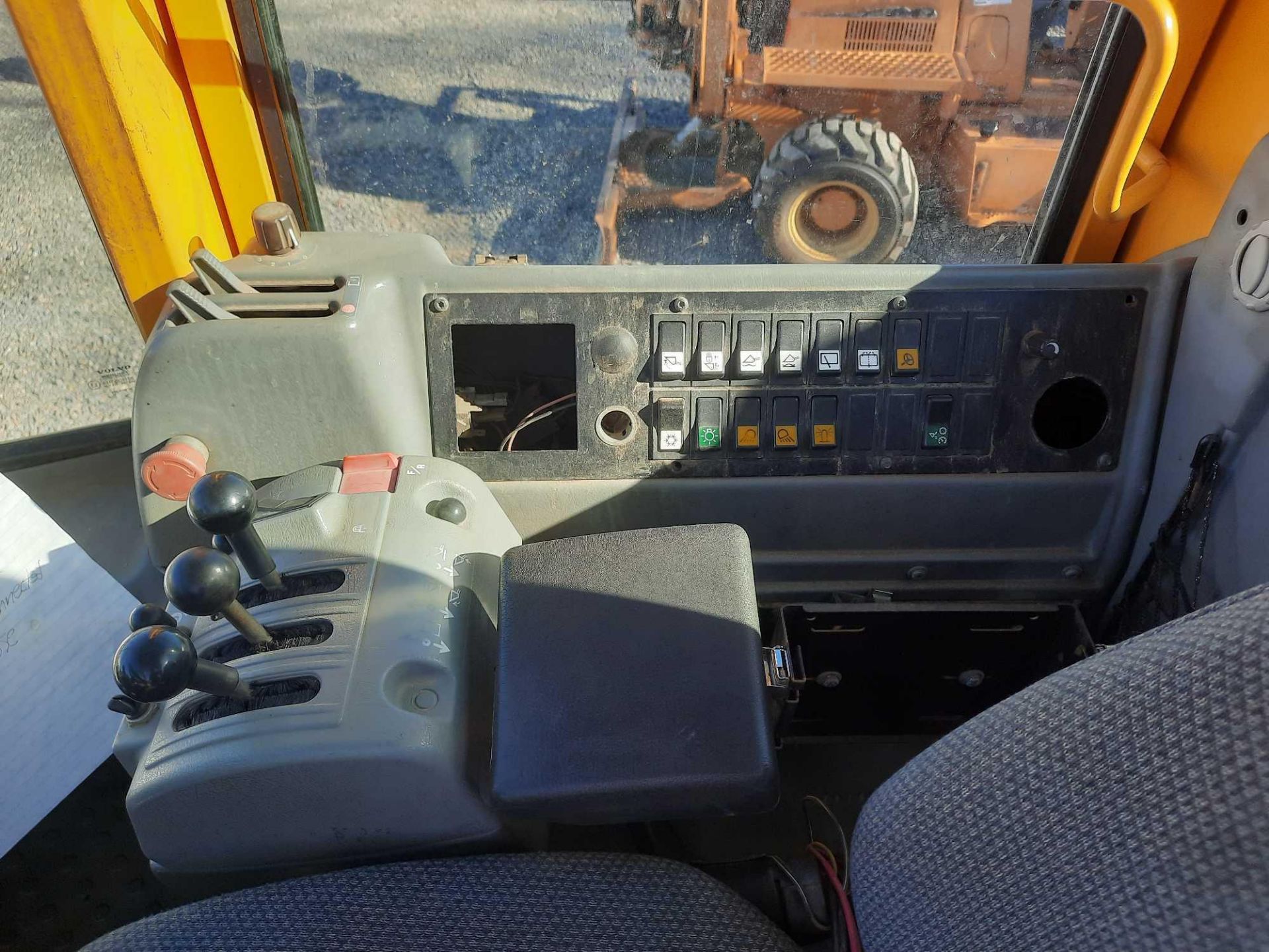 2004 Volvo L60E Wheel Loader - Image 12 of 14