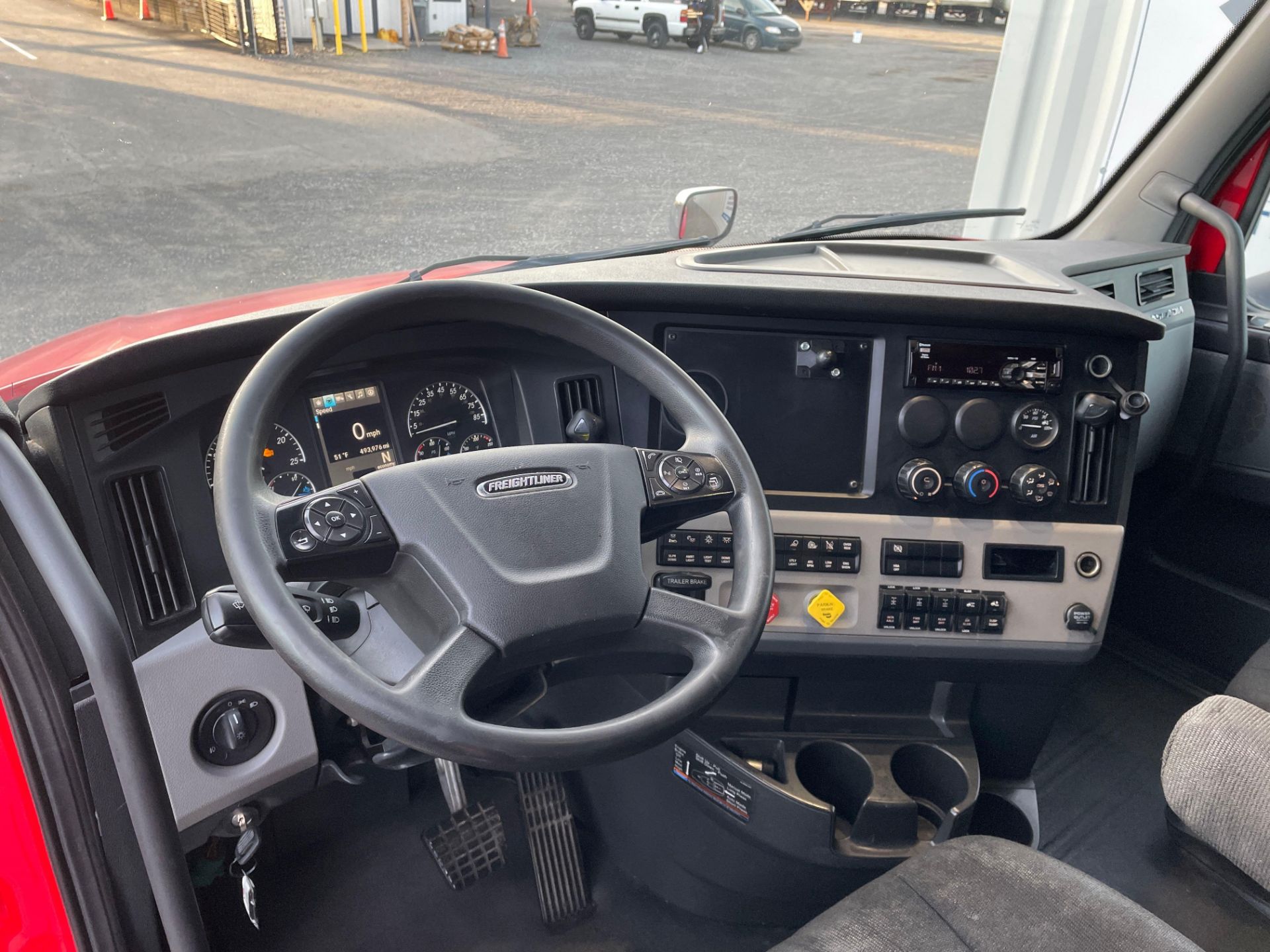 2020 Freightliner PX12664T Cascadia 126 T/A Sleeper Road Tractor - Image 8 of 33