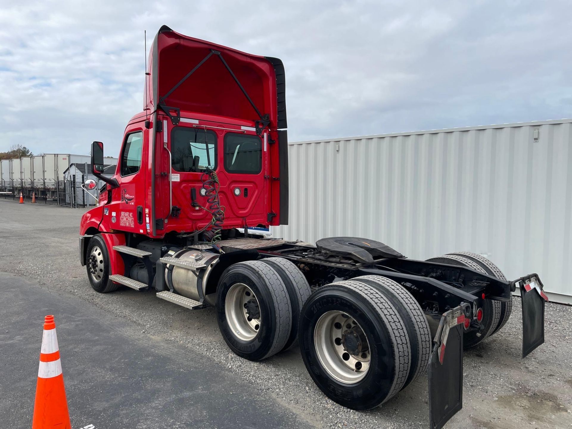 2020 Freightliner PX12664T Cascadia 126 T/A Day Cab Road Tractor - Image 2 of 19