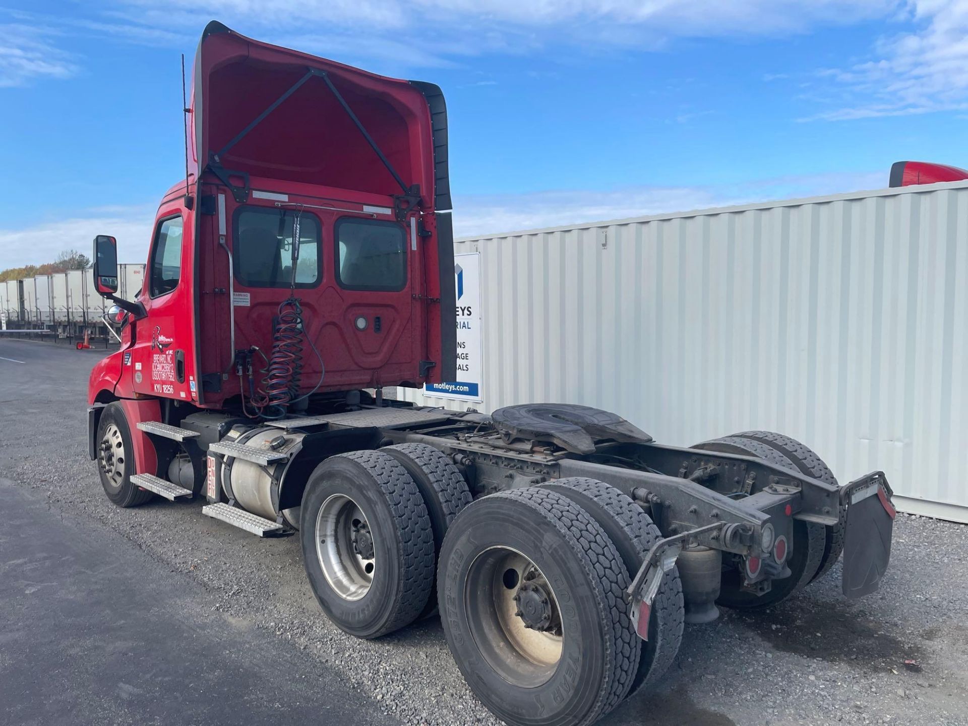 2020 Freightliner PX12664T Cascadia 126 T/A Day Cab Road Tractor - Image 2 of 39