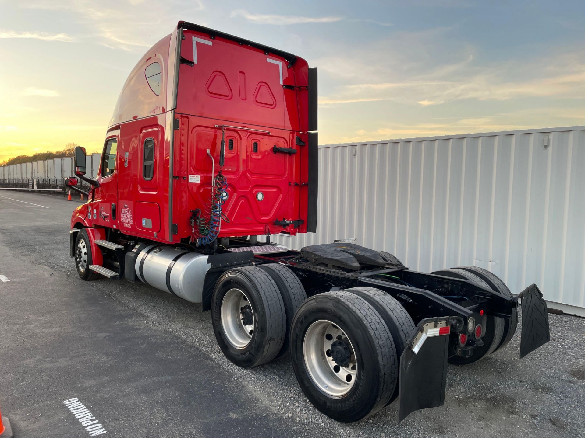 2019 Freightliner PX12664T Cascadia 126 T/A Sleeper Road Tractor - Image 2 of 26