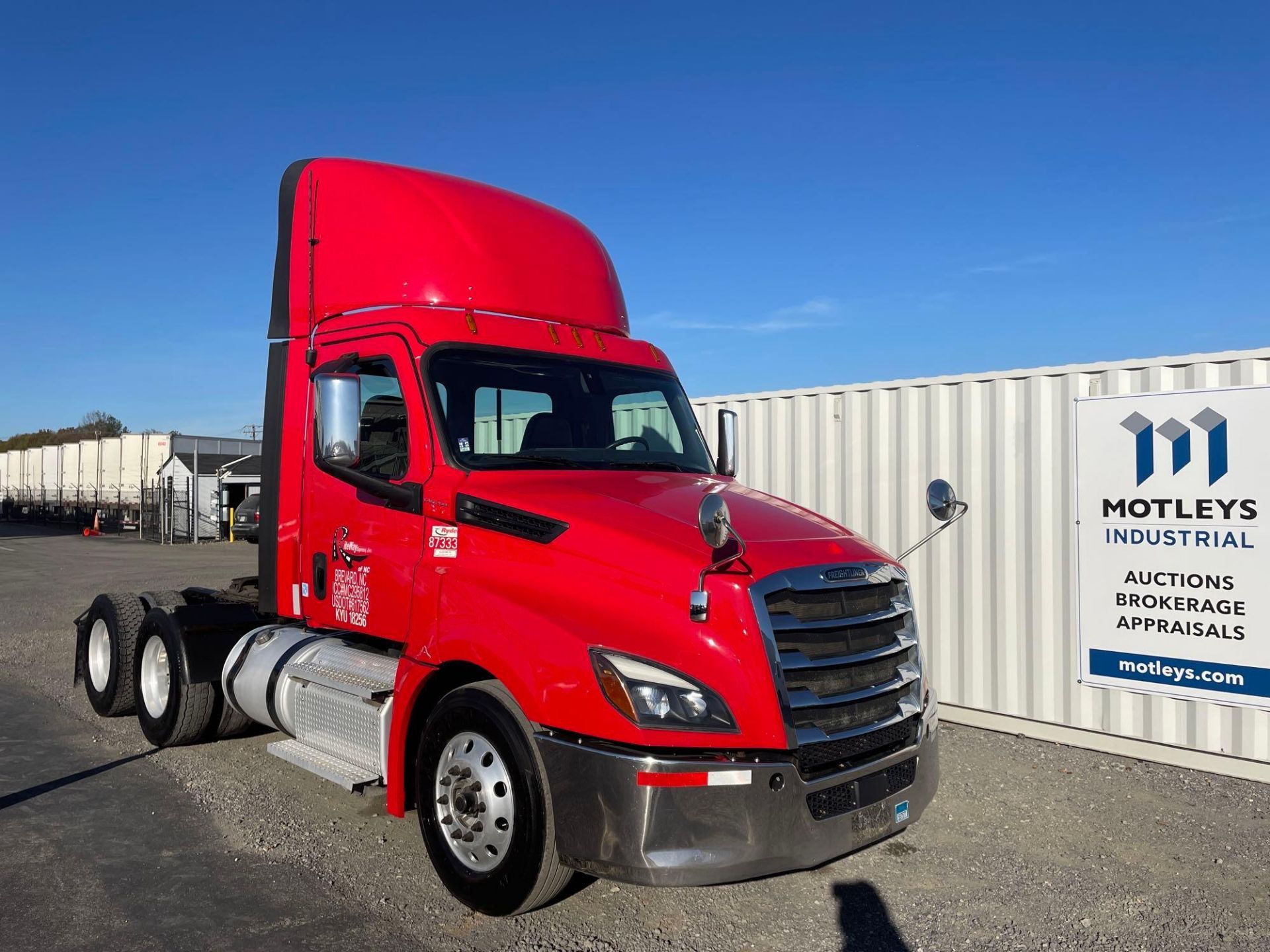 2020 Freightliner PX12664T Cascadia 126 T/A Day Cab Road Tractor