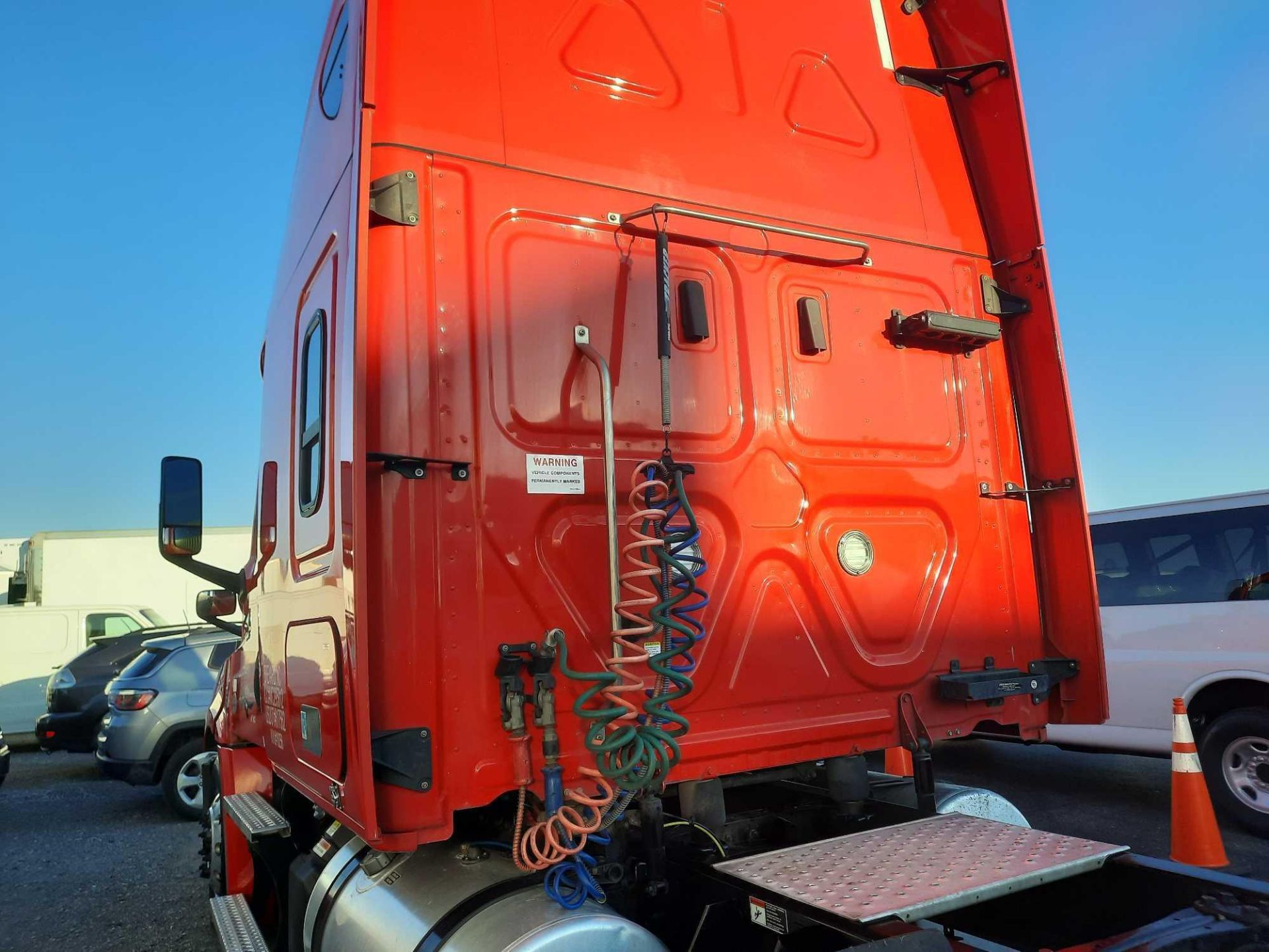 2019 Freightliner PX12664T Cascadia 126 T/A Sleeper Road Tractor - Image 15 of 28