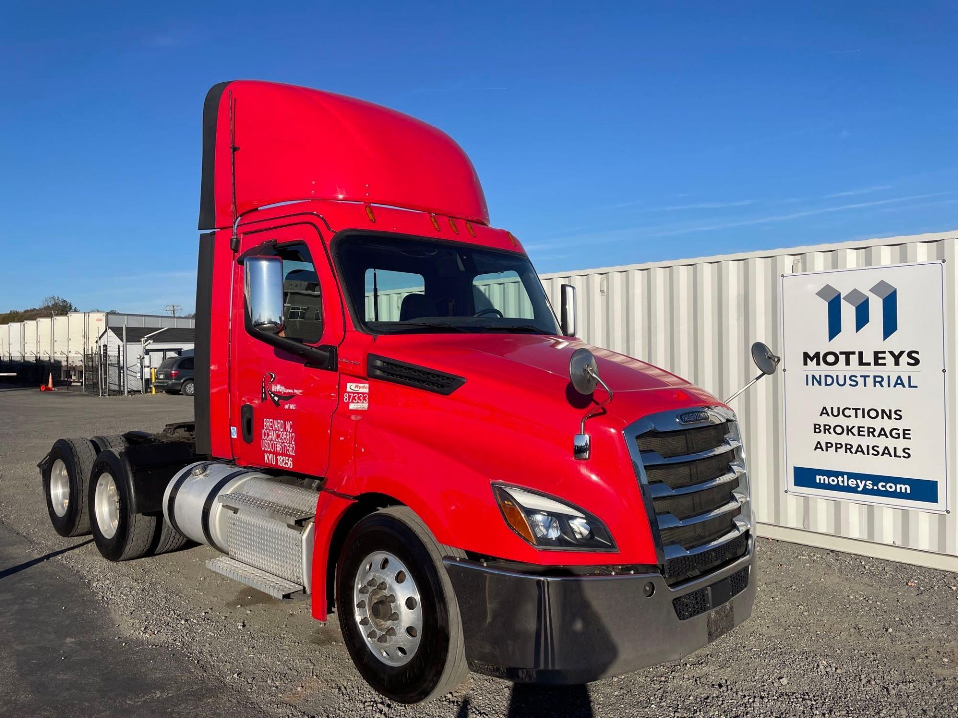 2020 Freightliner PX12664T Cascadia 126 T/A Day Cab Road Tractor