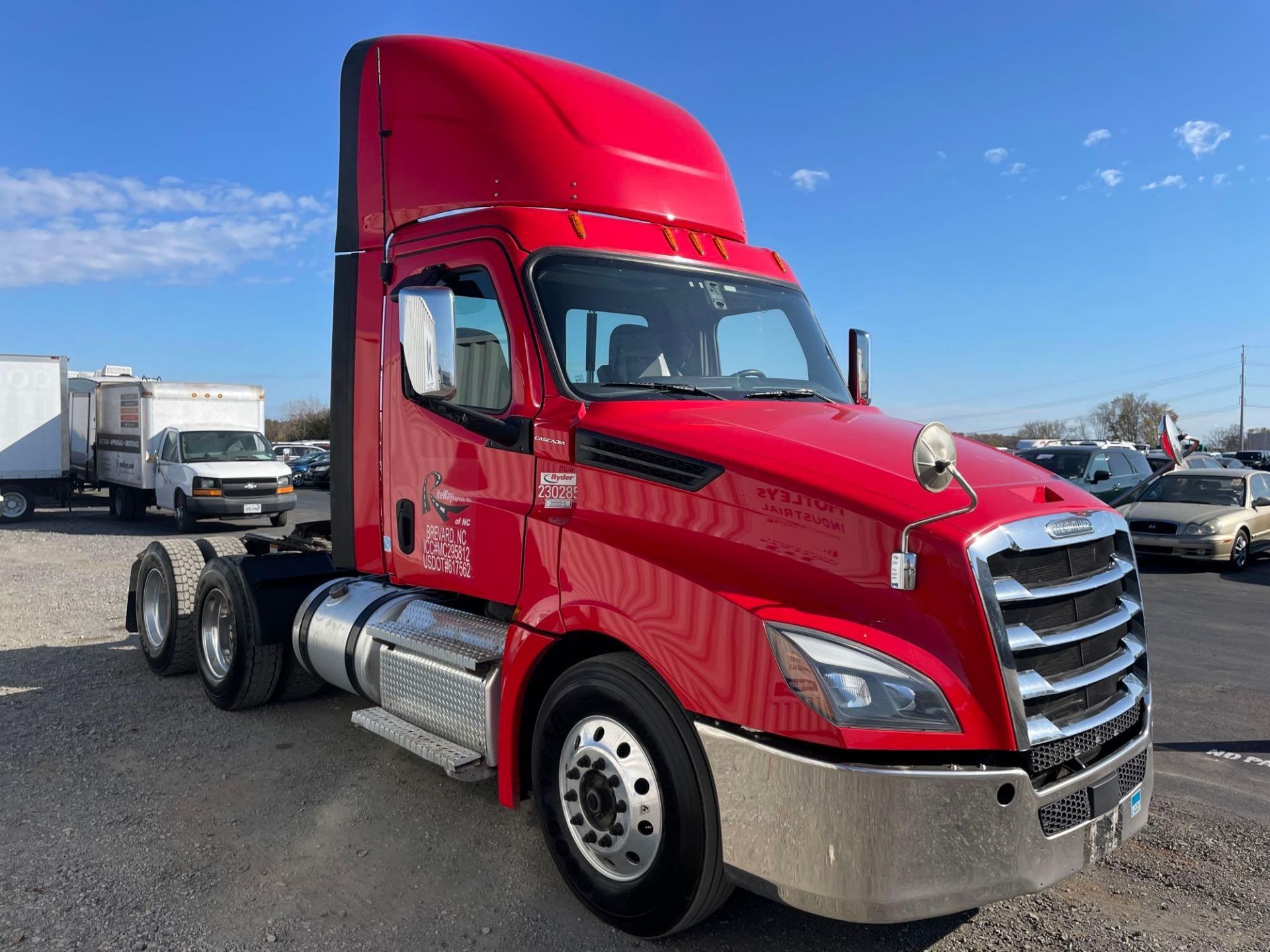 2020 Freightliner PX12664T Cascadia 126 T/A Day Cab Road Tractor - Image 4 of 26