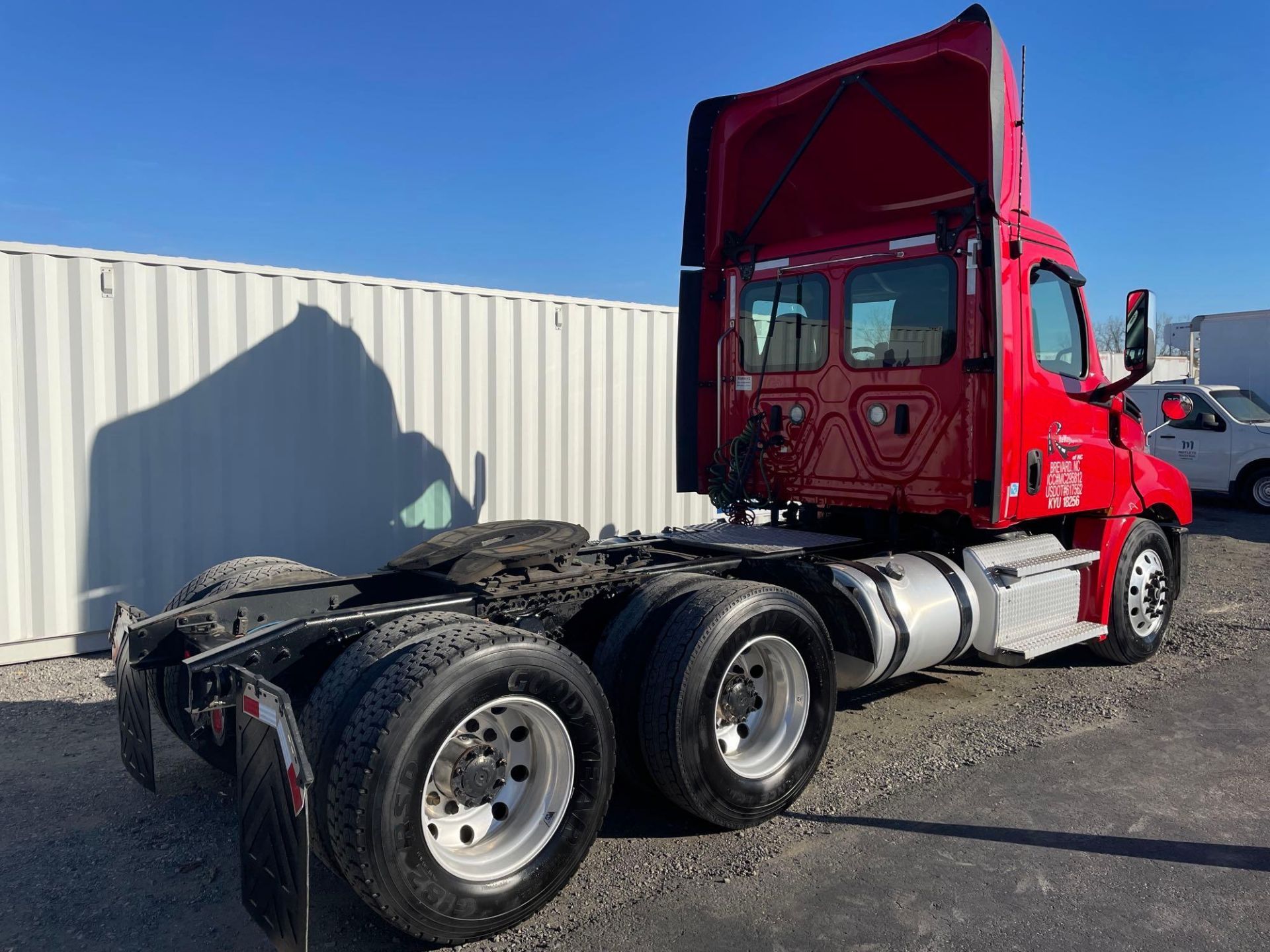 2020 Freightliner PX12664T Cascadia 126 T/A Day Cab Road Tractor - Image 2 of 30