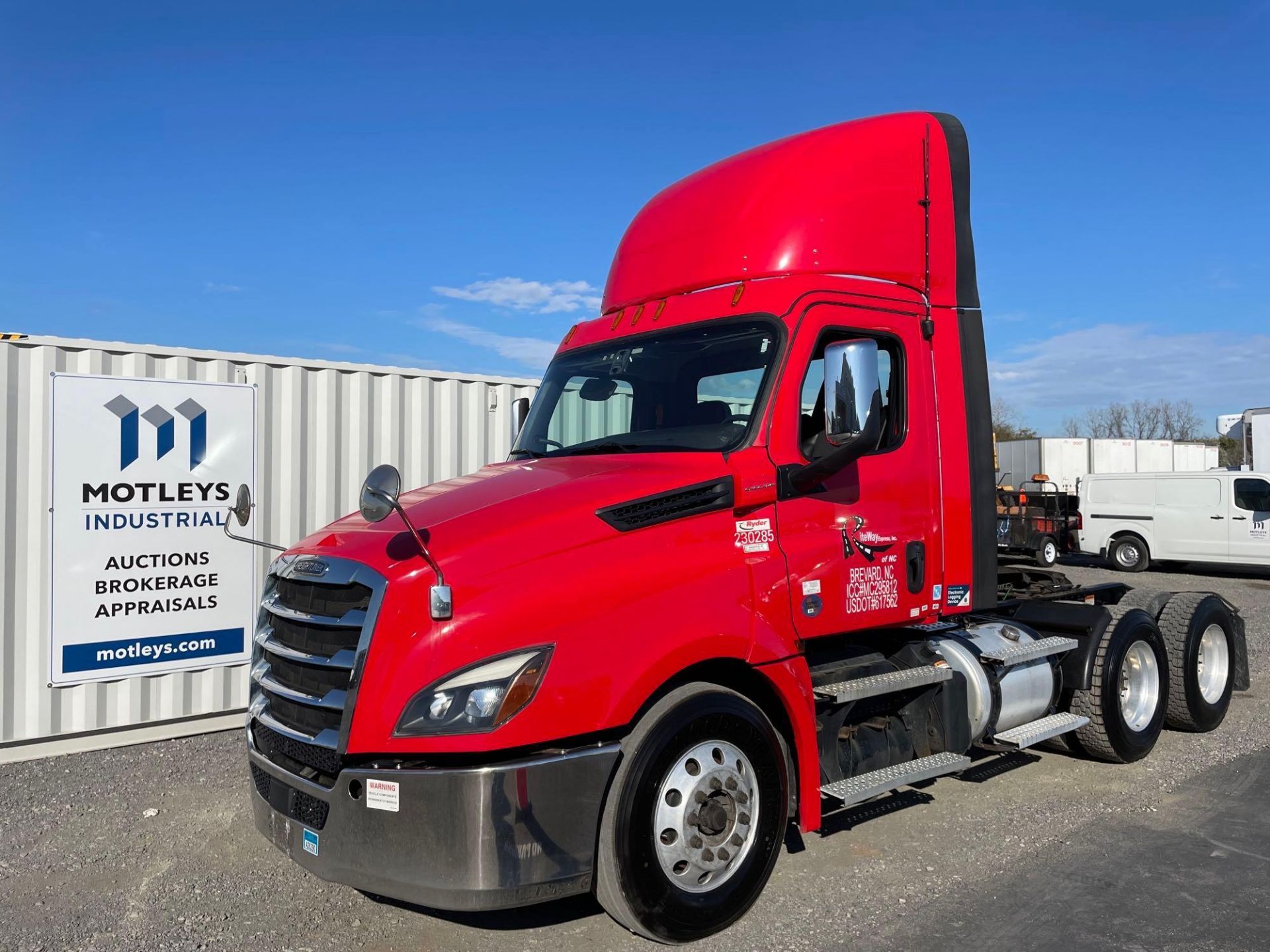 2020 Freightliner PX12664T Cascadia 126 T/A Day Cab Road Tractor