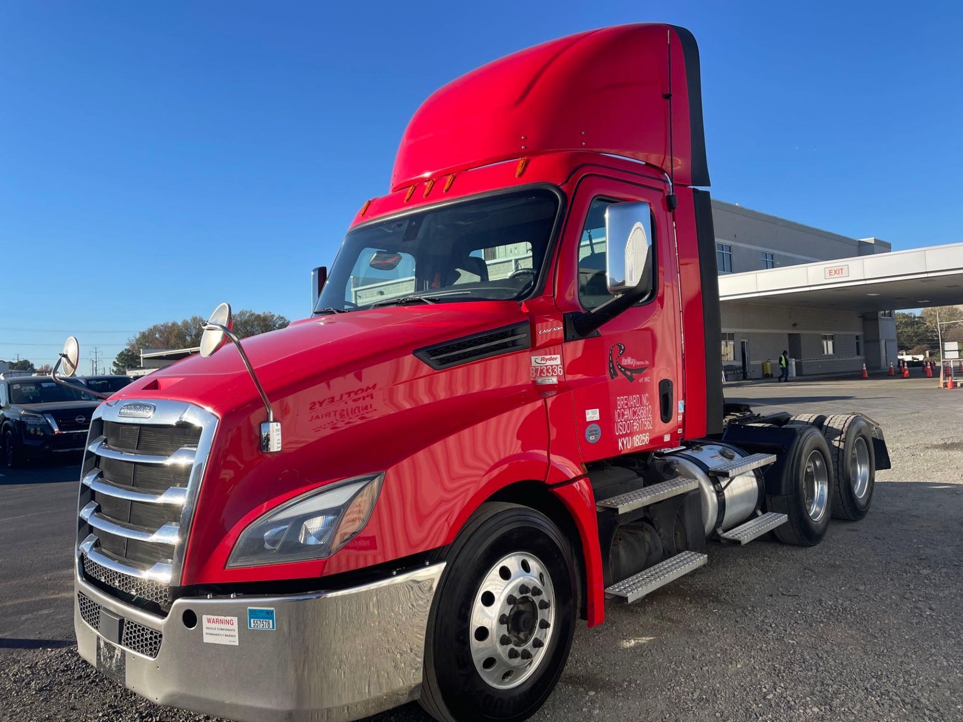 2020 Freightliner PX12664T Cascadia 126 T/A Day Cab Road Tractor - Image 4 of 26