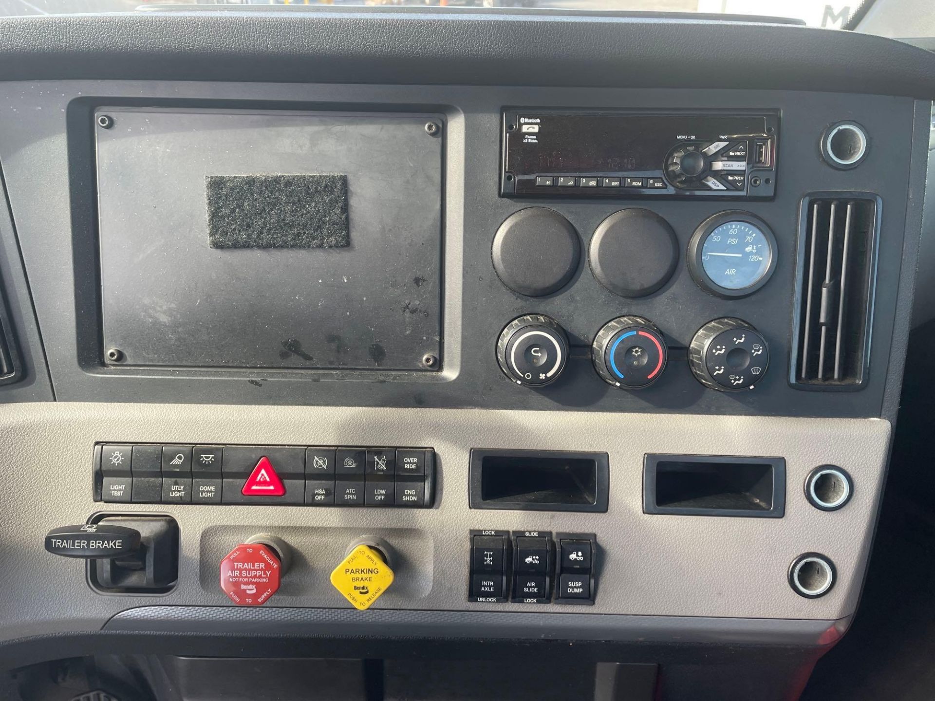 2020 Freightliner PX12664T Cascadia 126 T/A Day Cab Road Tractor - Image 8 of 39