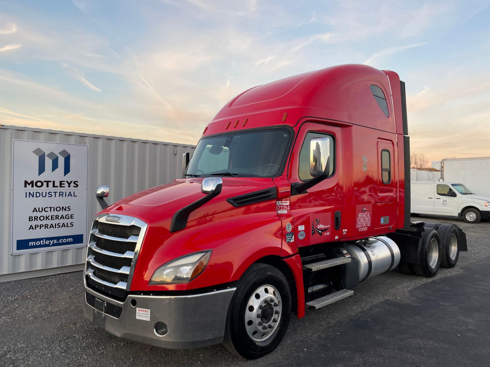 2019 Freightliner PX12664T Cascadia 126 T/A Sleeper Road Tractor