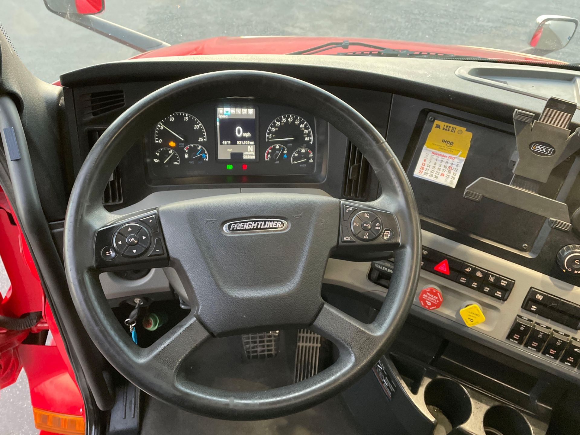 2019 Freightliner PX12664T Cascadia 126 T/A Sleeper Road Tractor - Image 9 of 26