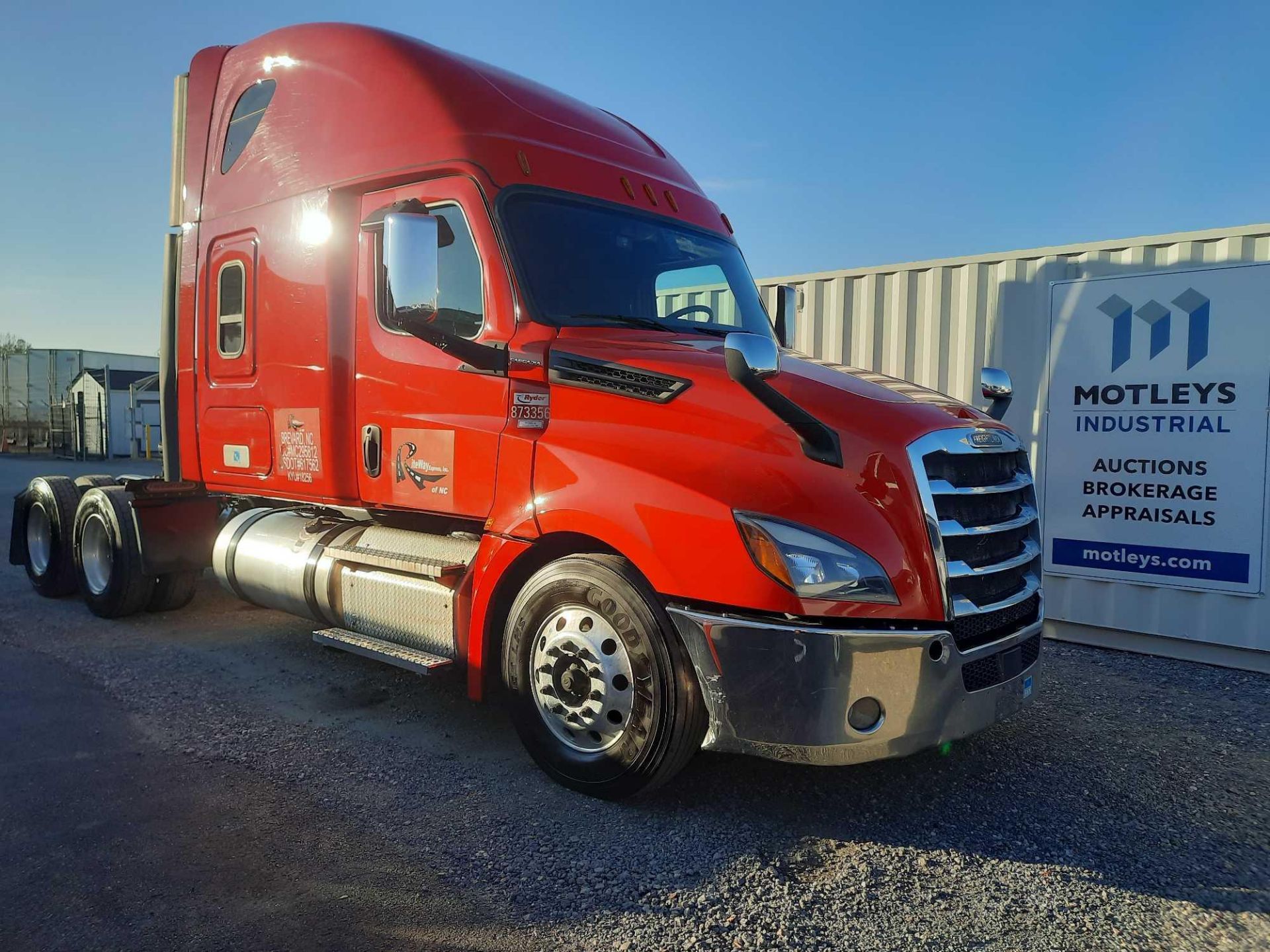 2019 Freightliner PX12664T Cascadia 126 T/A Sleeper Road Tractor