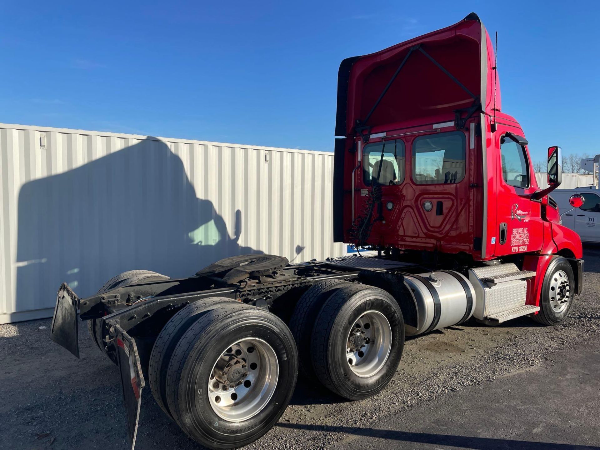 2020 Freightliner PX12664T Cascadia 126 T/A Day Cab Road Tractor - Image 2 of 26