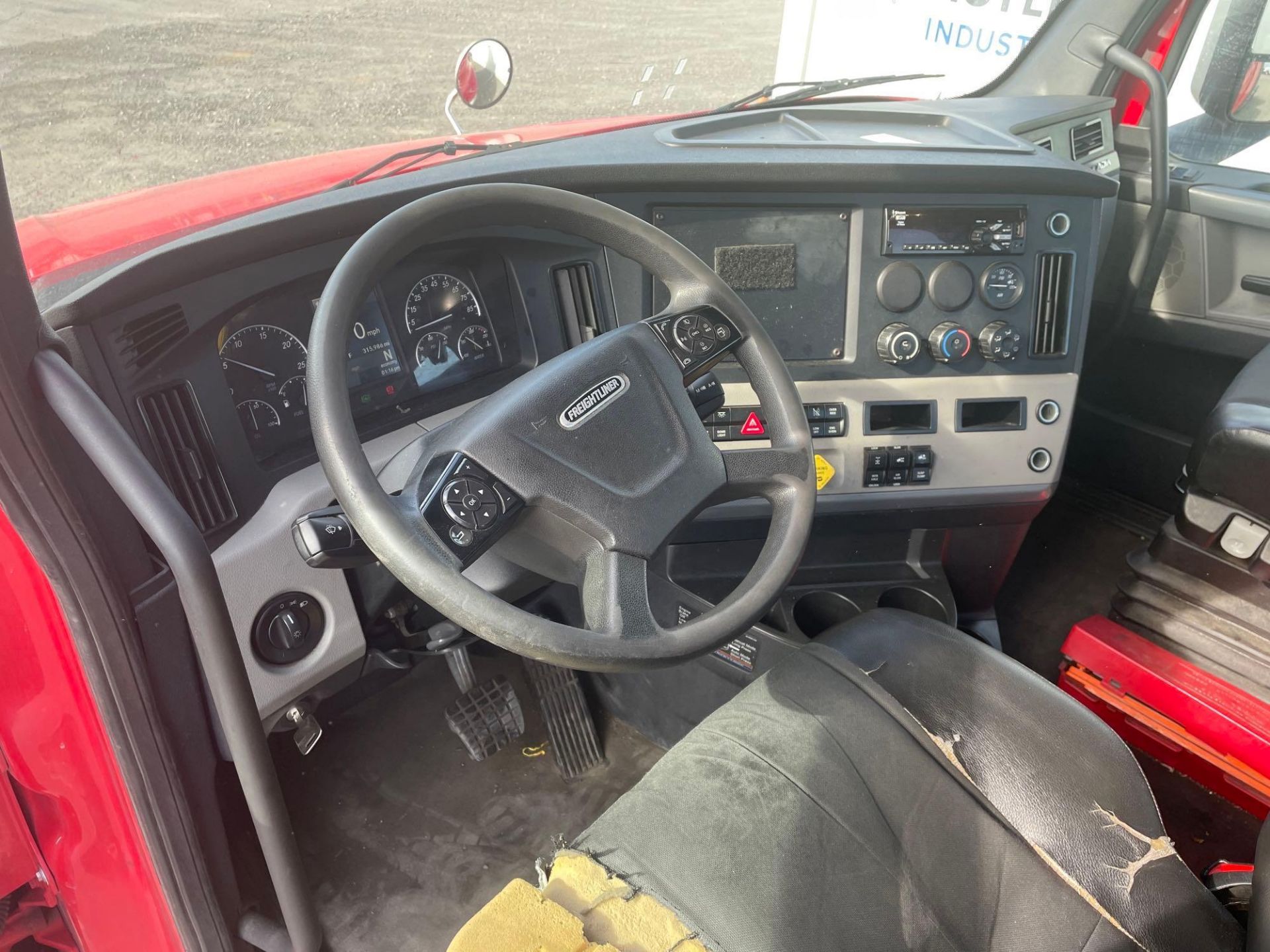 2020 Freightliner PX12664T Cascadia 126 T/A Day Cab Road Tractor - Image 7 of 39