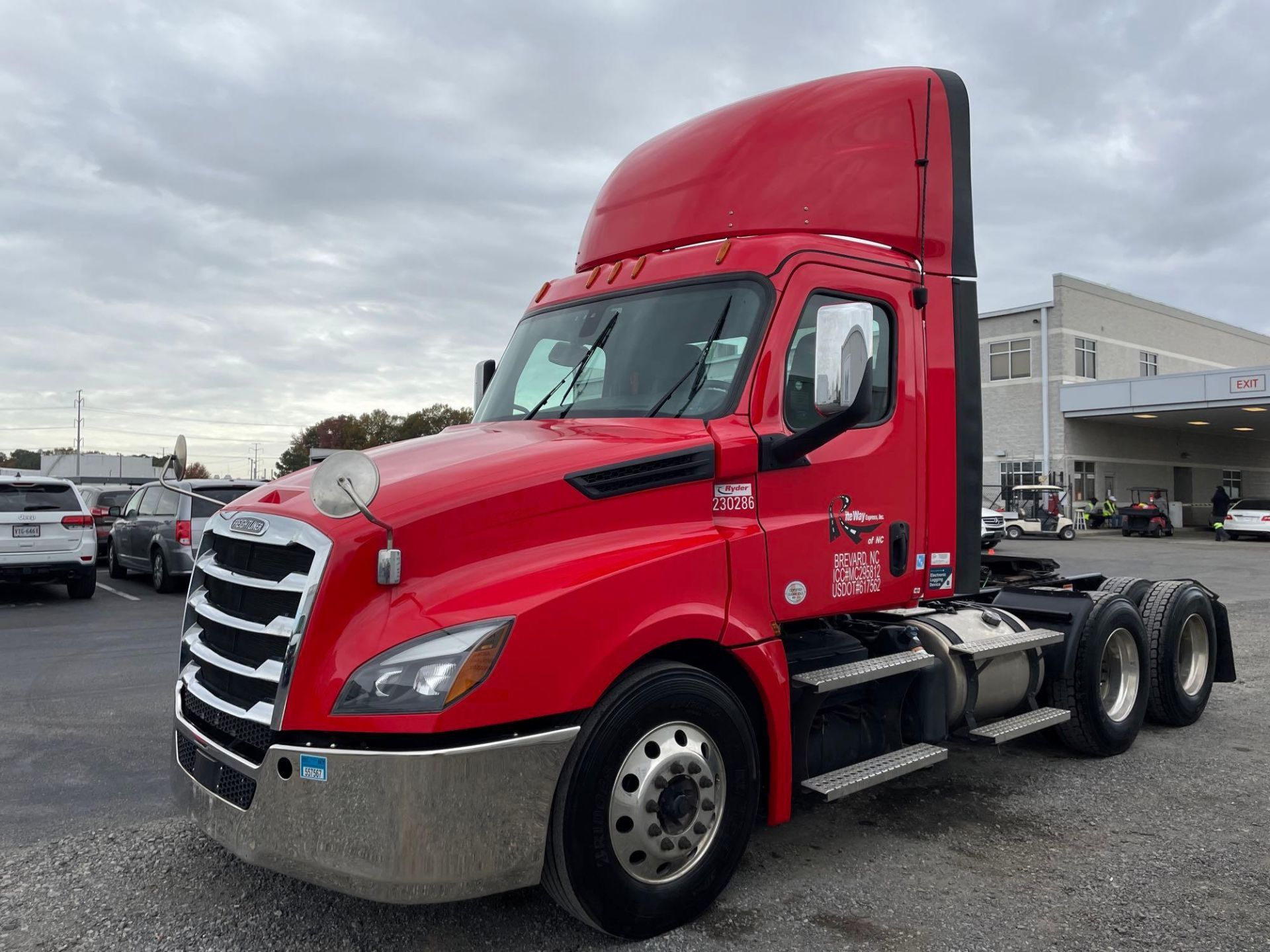 2020 Freightliner PX12664T Cascadia 126 T/A Day Cab Road Tractor - Image 4 of 20