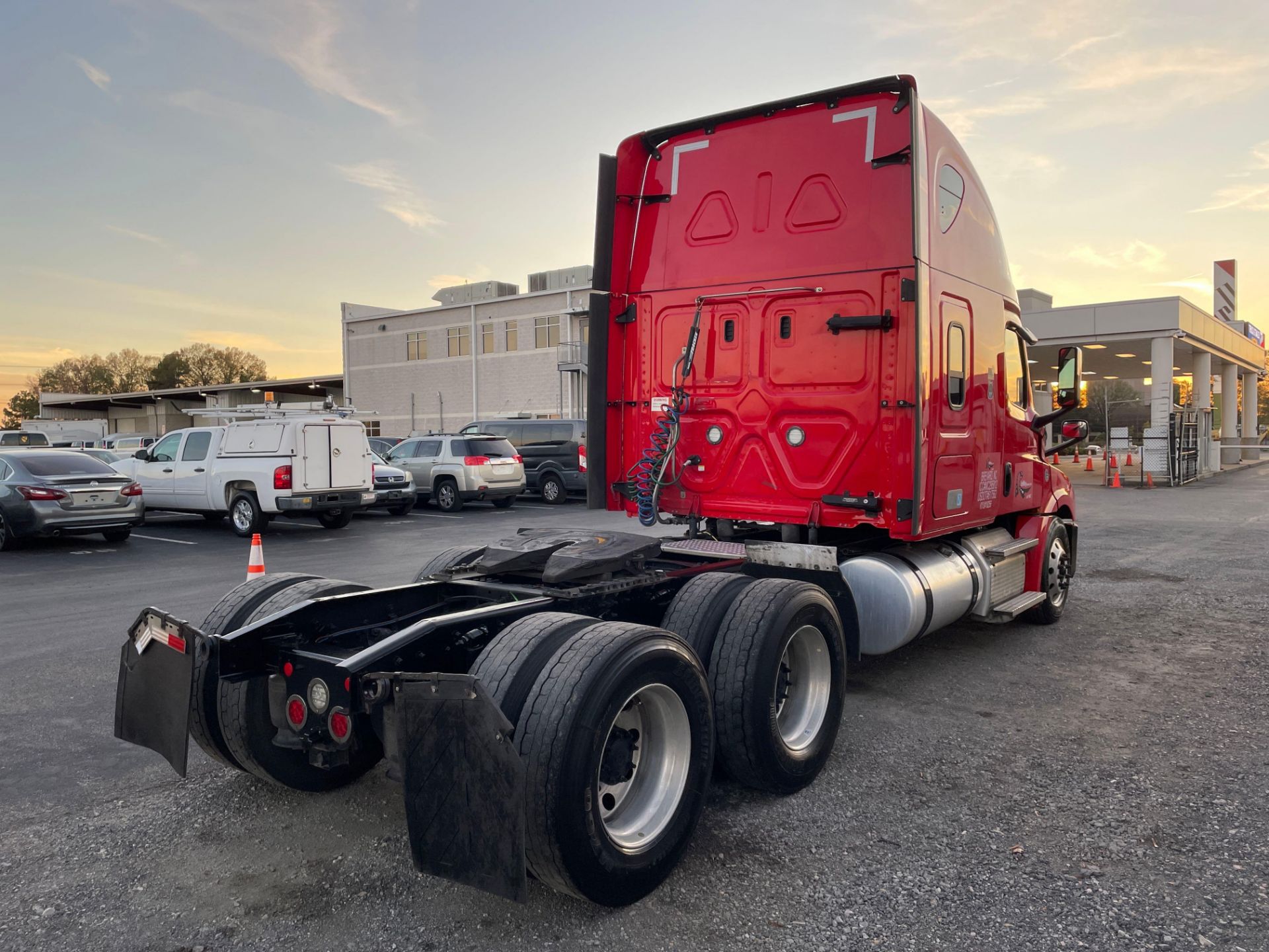 2019 Freightliner PX12664T Cascadia 126 T/A Sleeper Road Tractor - Image 3 of 26