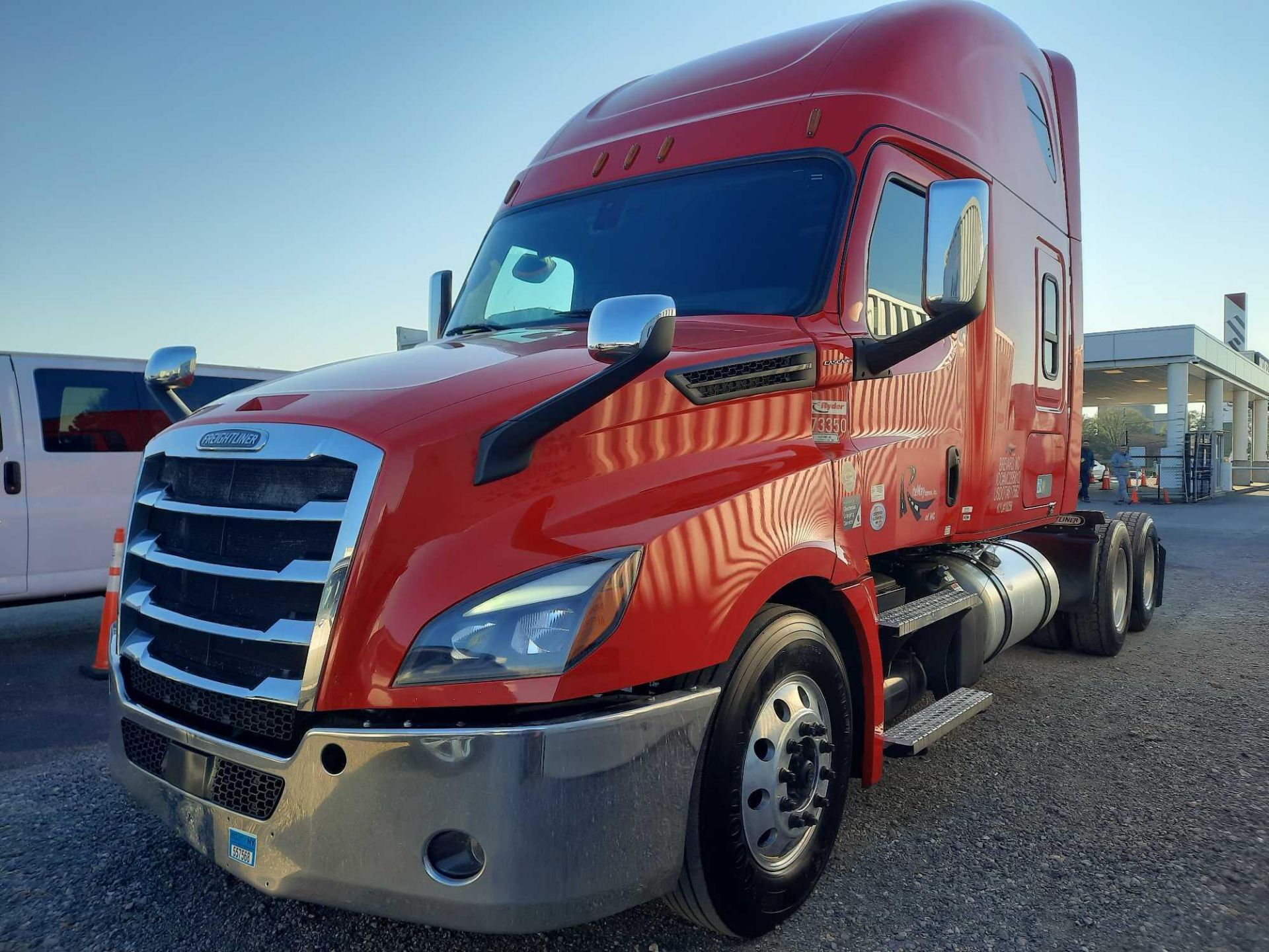 2019 Freightliner PX12664T Cascadia 126 T/A Sleeper Road Tractor - Image 4 of 28