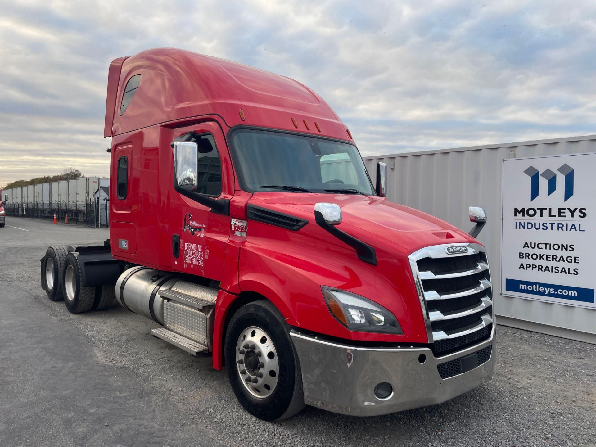 2019 Freightliner PX12664T Cascadia 126 T/A Sleeper Road Tractor