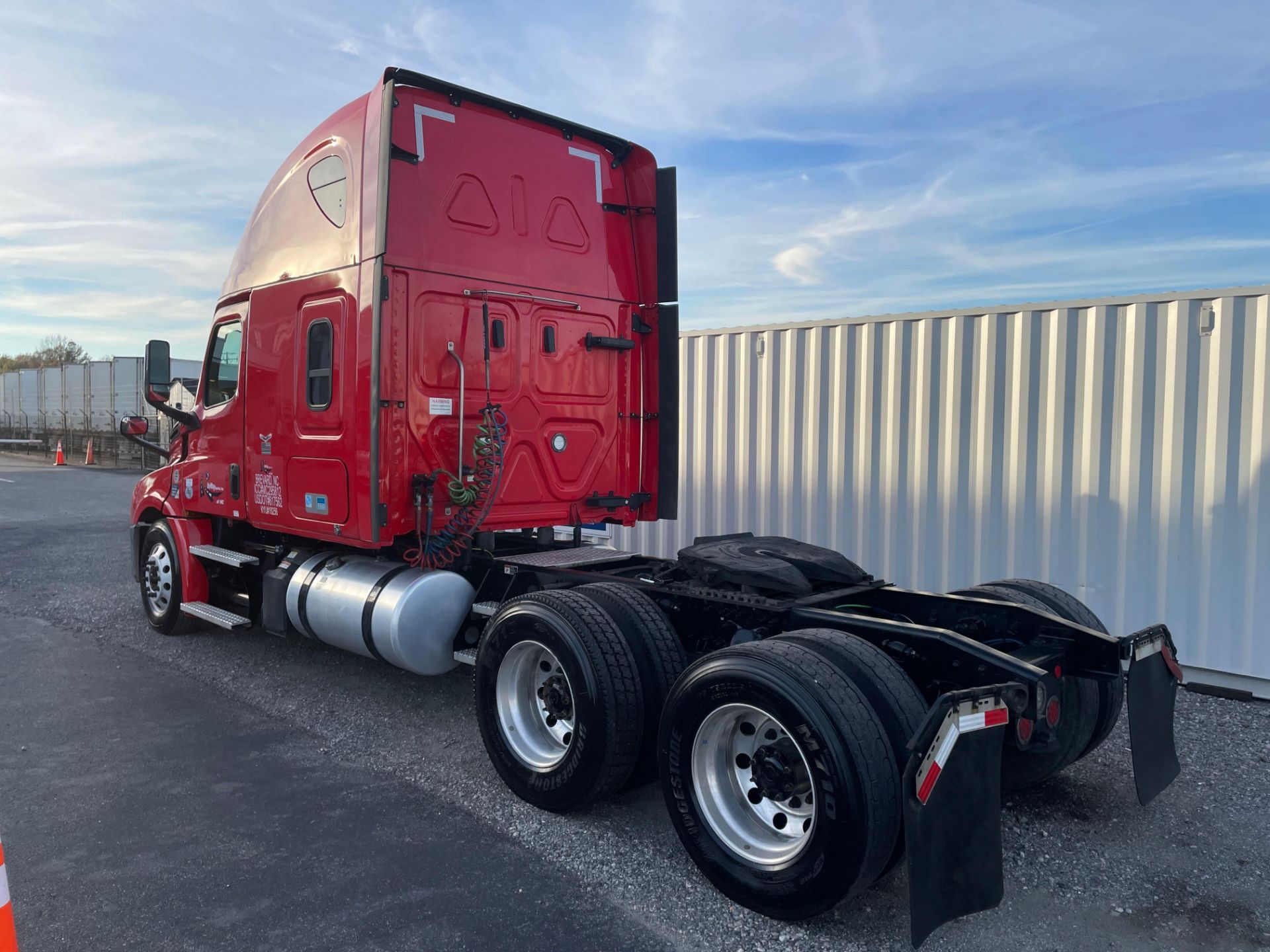 2019 Freightliner PX12664T Cascadia 126 T/A Sleeper Road Tractor - Image 2 of 31