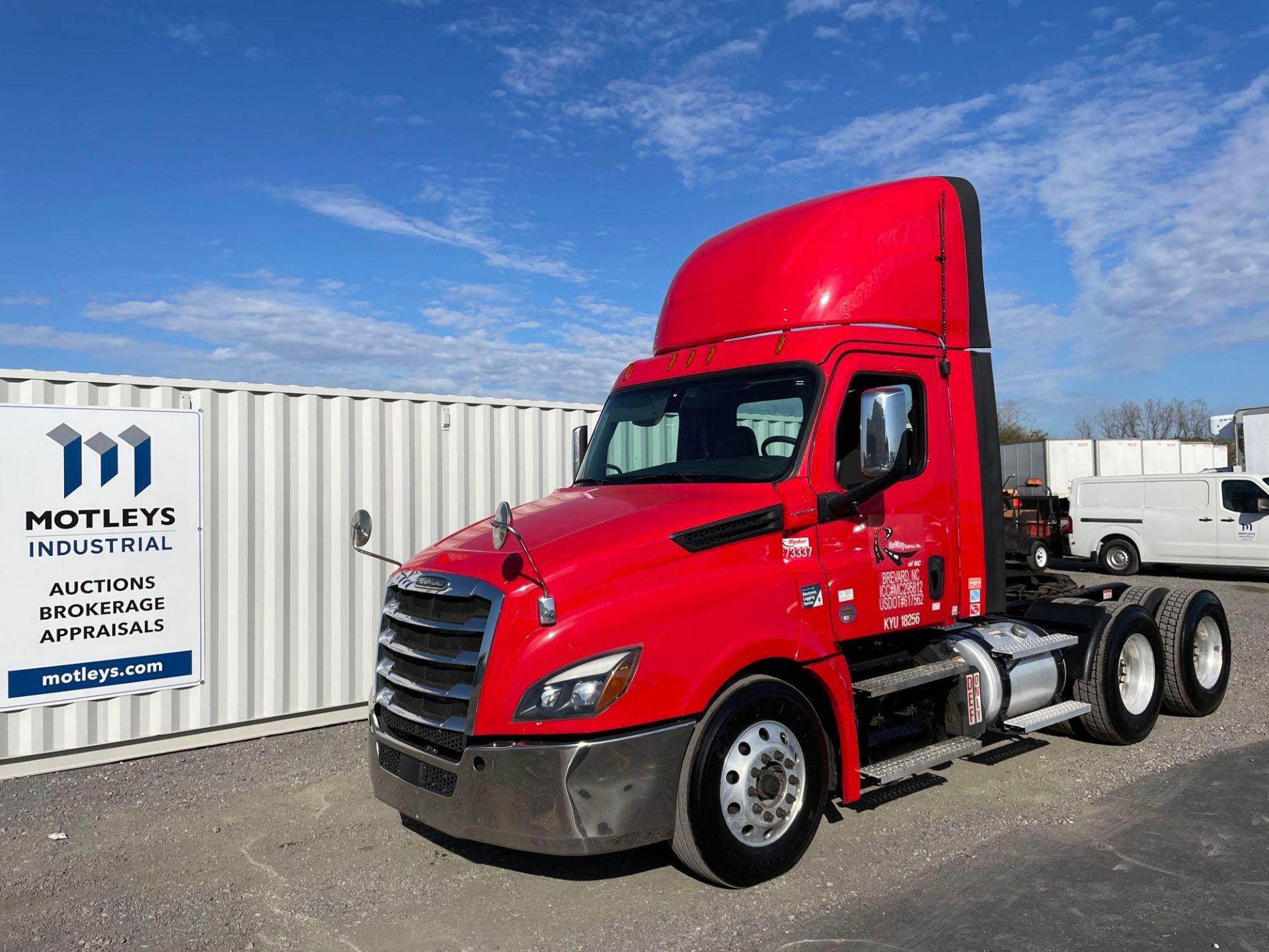 2020 Freightliner PX12664T Cascadia 126 T/A Day Cab Road Tractor