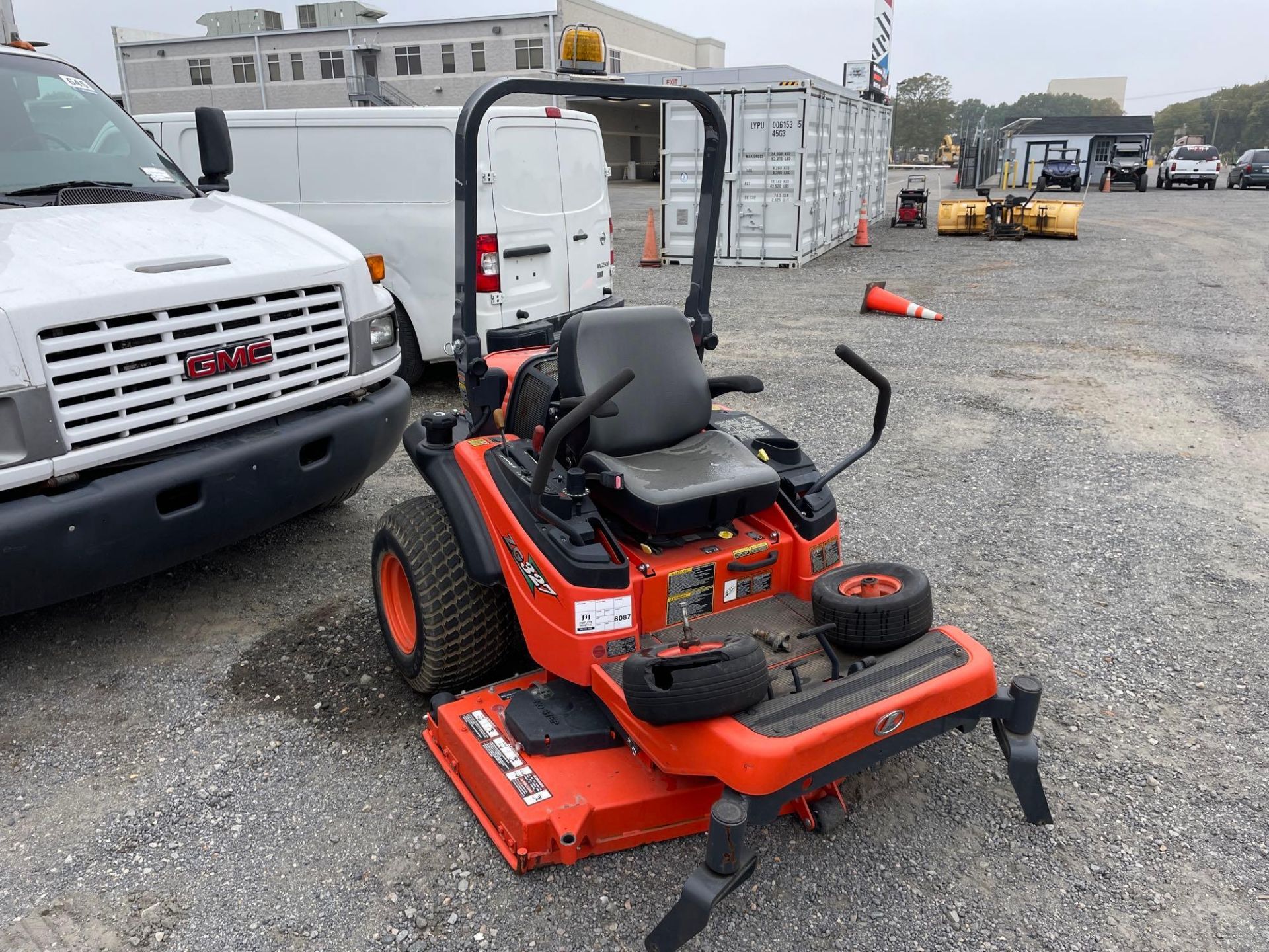 2011 Kubota ZG327 Zero Turn Mower - Image 4 of 17