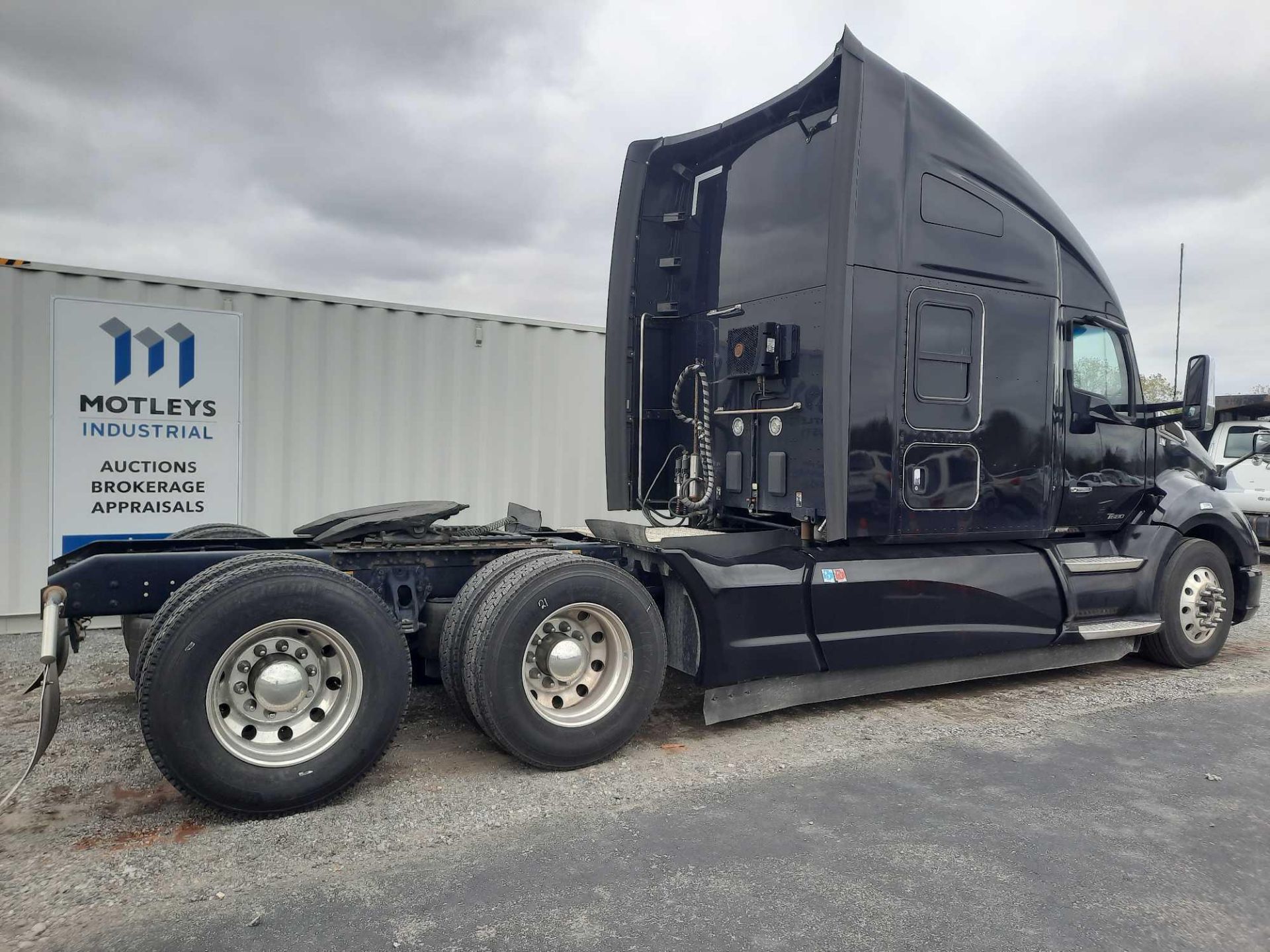 2019 Kenworth T680 Tandem Axle Sleeper Road Tractor - Image 2 of 26