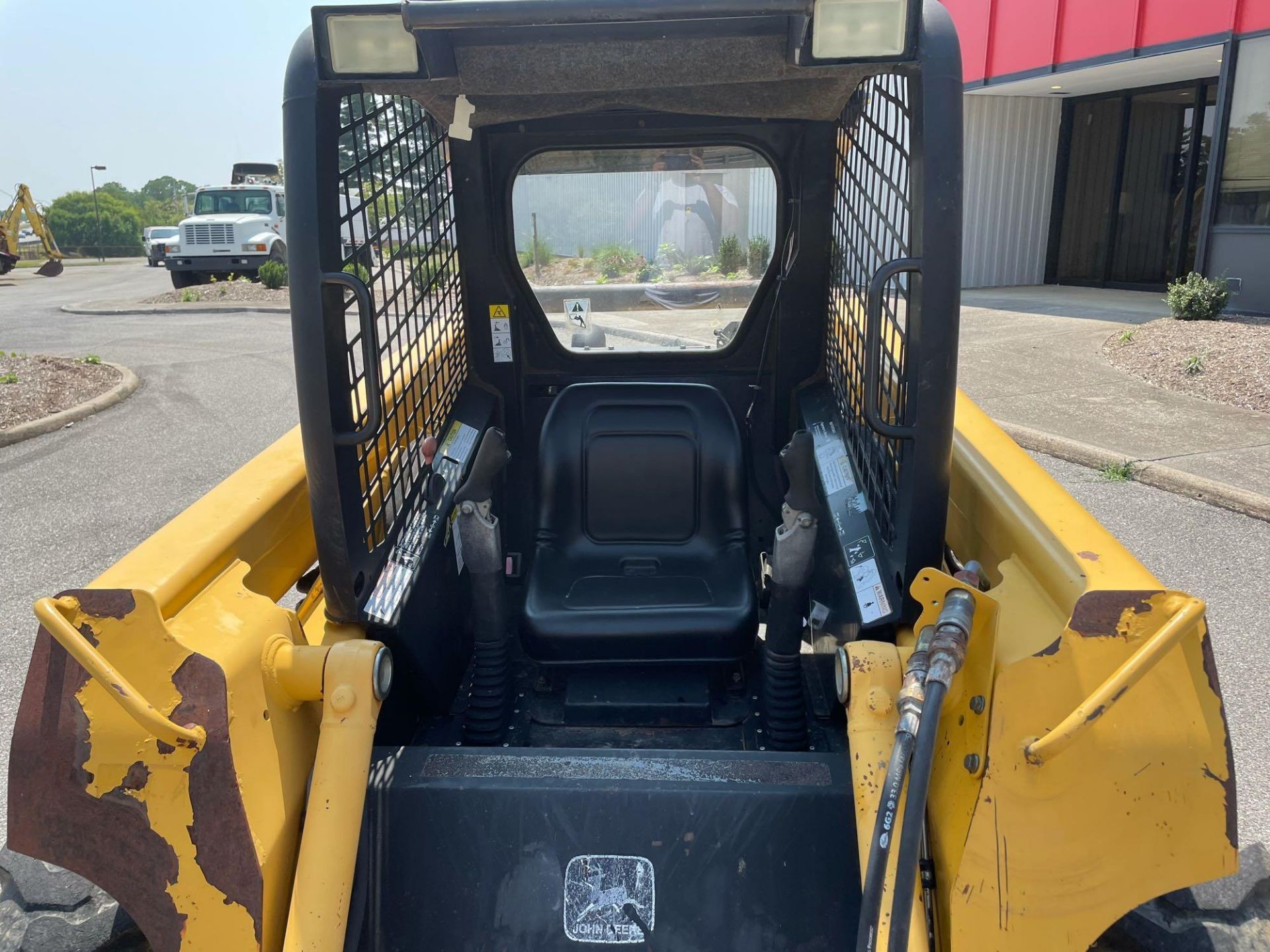 John Deere 250 Skid Steer Loader W/ Combo Bucket - Image 7 of 12