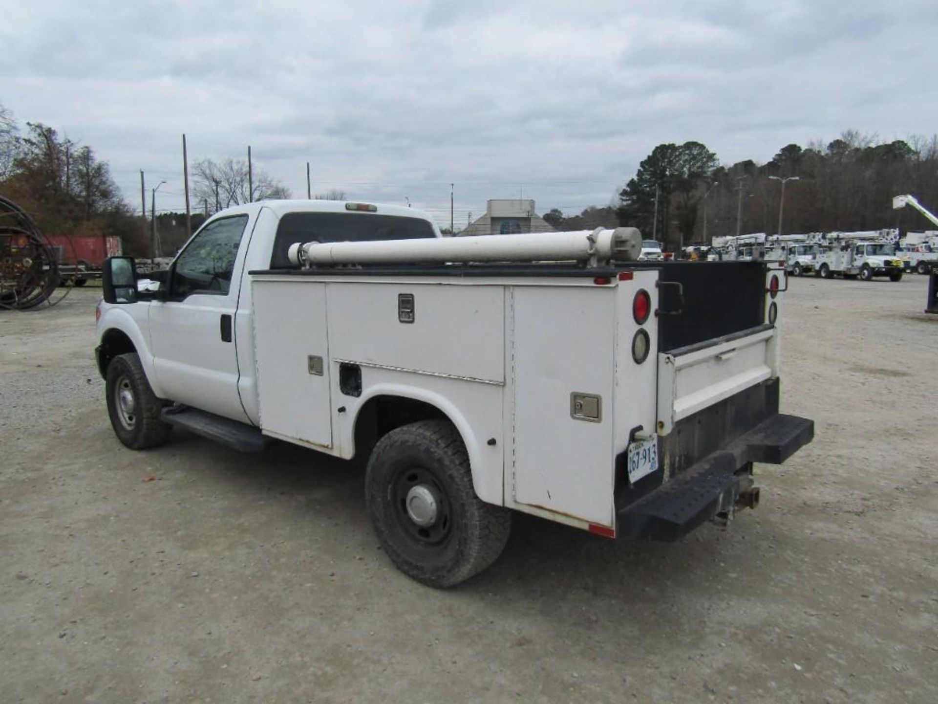 2011 Ford F350 4x4 Utility Truck - Image 4 of 27