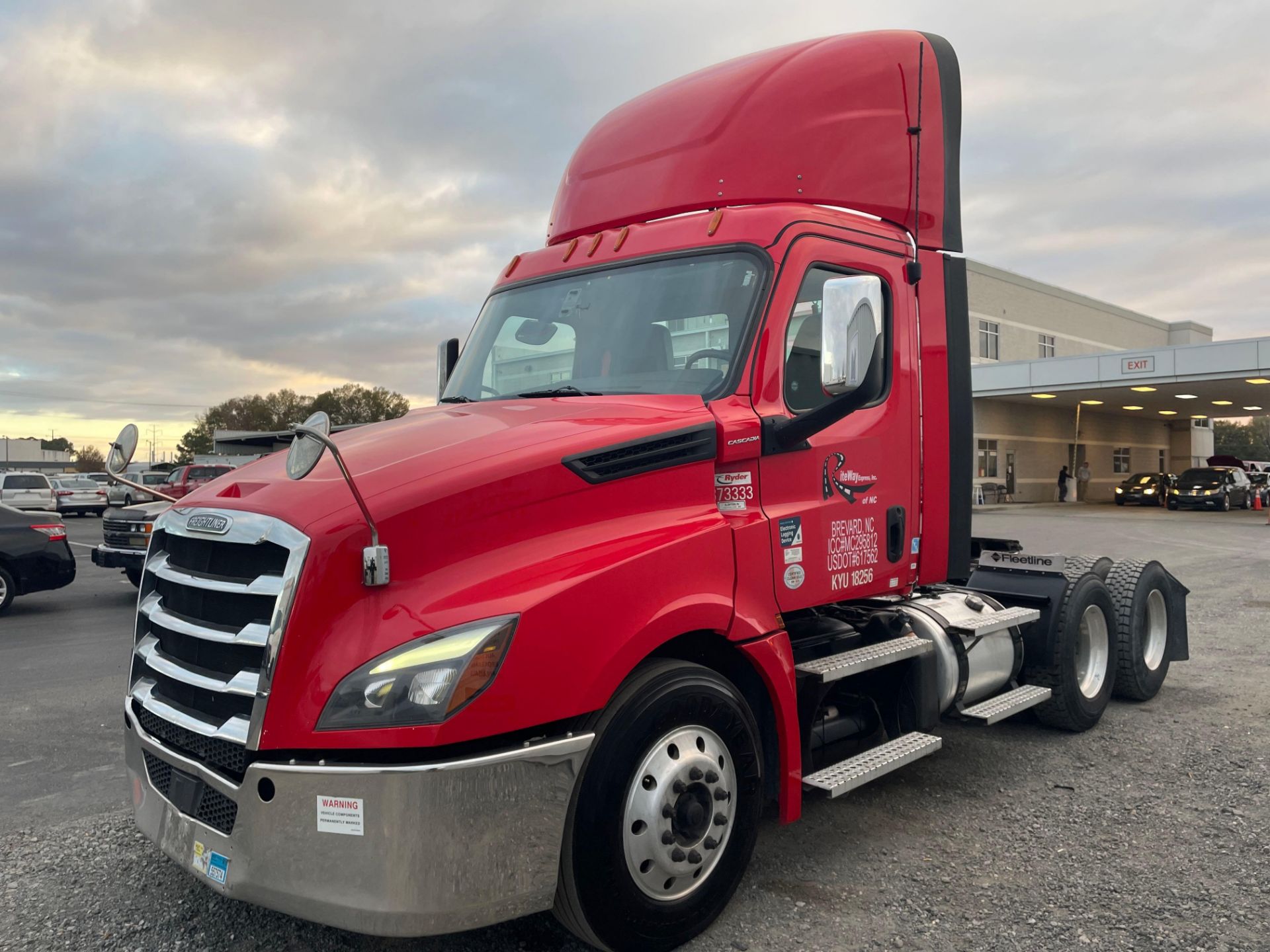 2020 Freightliner PX12664T Cascadia 126 T/A Day Cab Road Tractor - Image 4 of 27