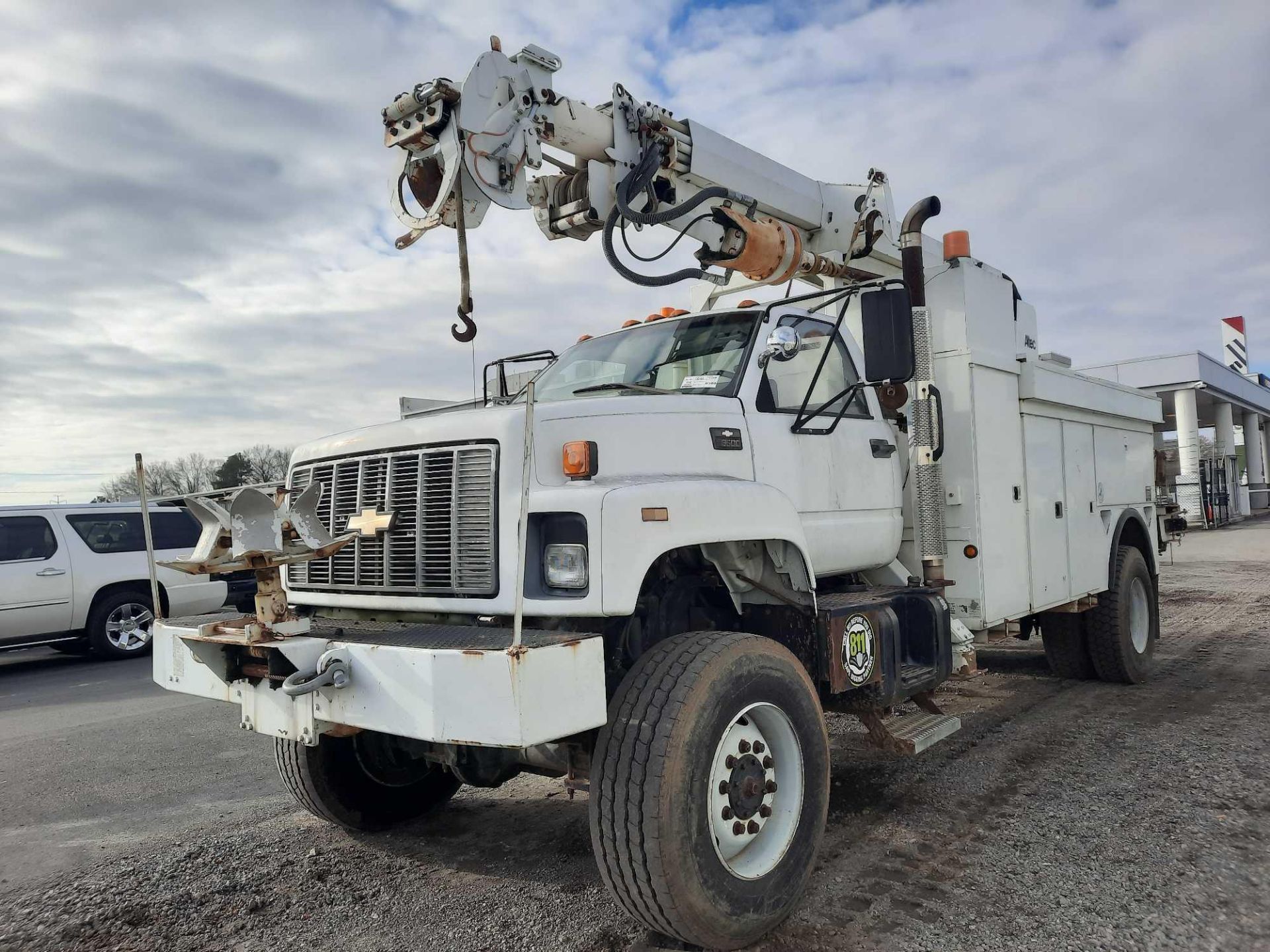 2001 Chevrolet 8500 4x4 Digger Derrick - Image 4 of 28