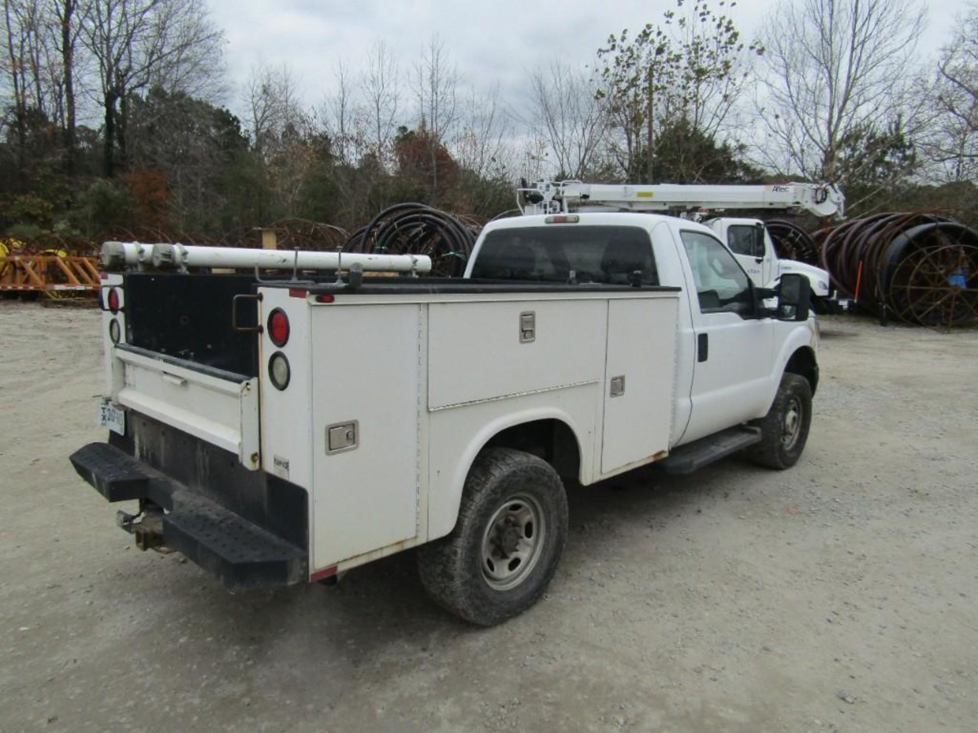 2011 Ford F350 4x4 Utility Truck - Image 3 of 27