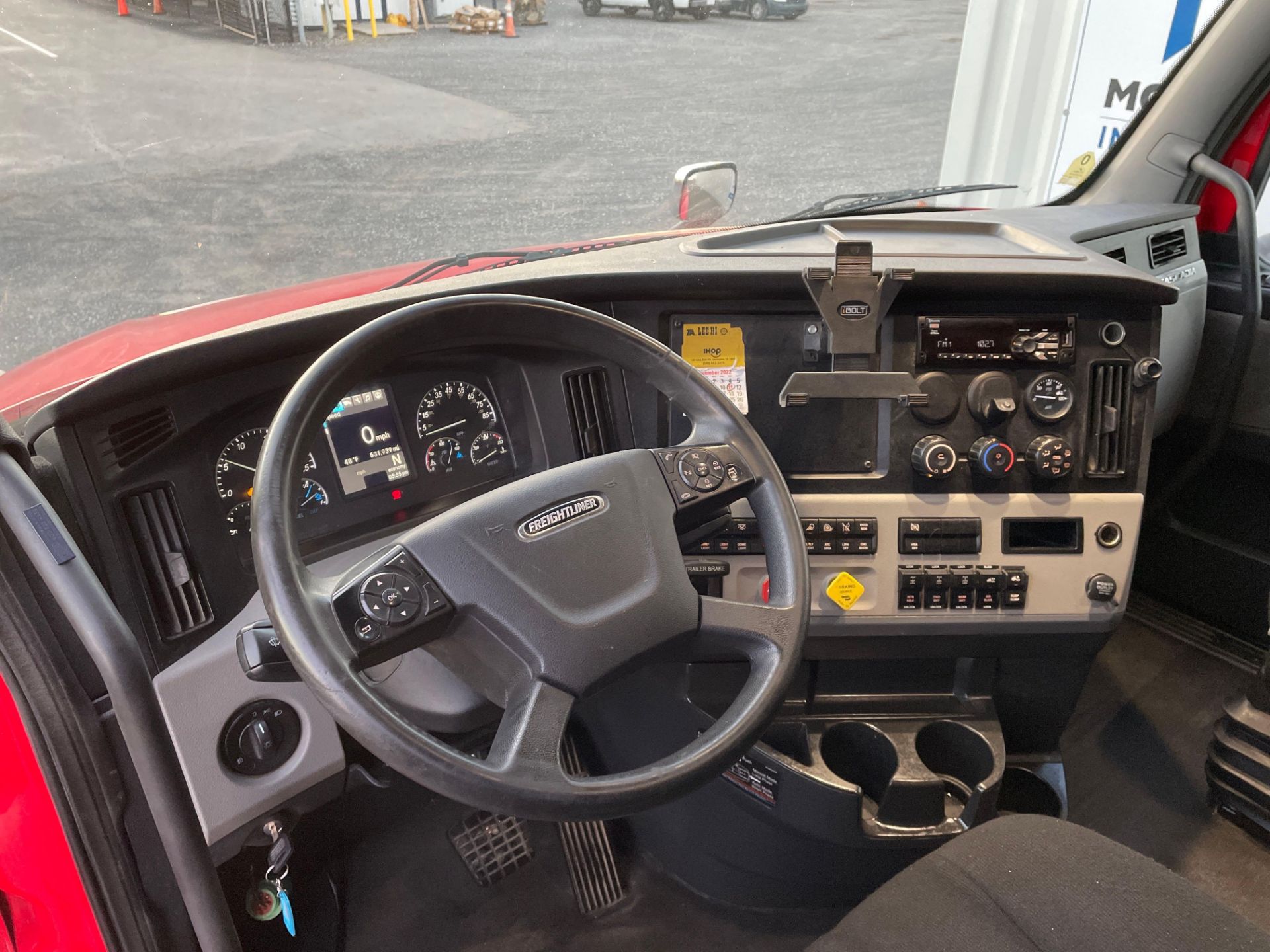 2019 Freightliner PX12664T Cascadia 126 T/A Sleeper Road Tractor - Image 8 of 26