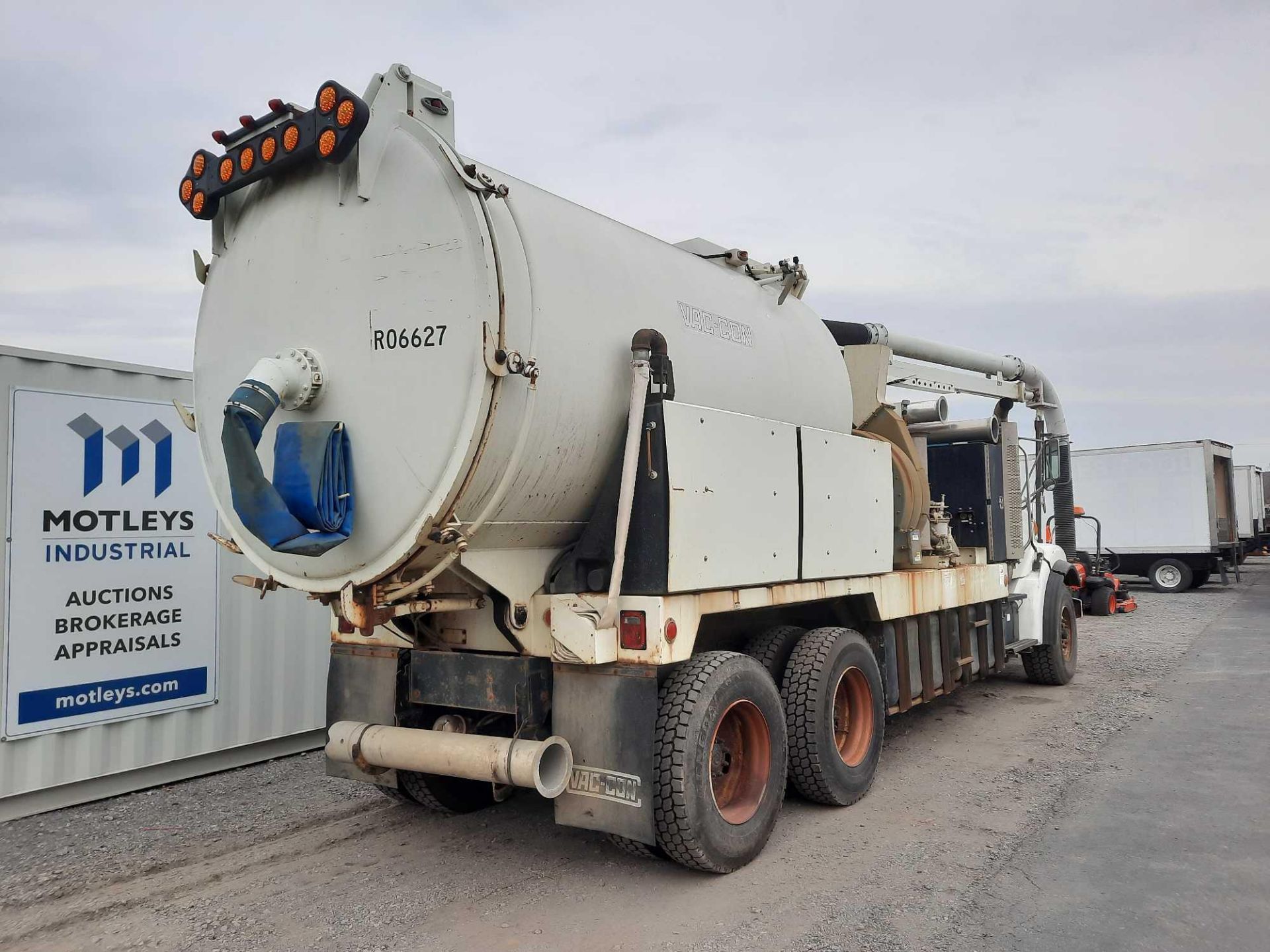 2004 Sterling LT7500 Vactor/Catch Basin Cleaner Truck - Image 2 of 22