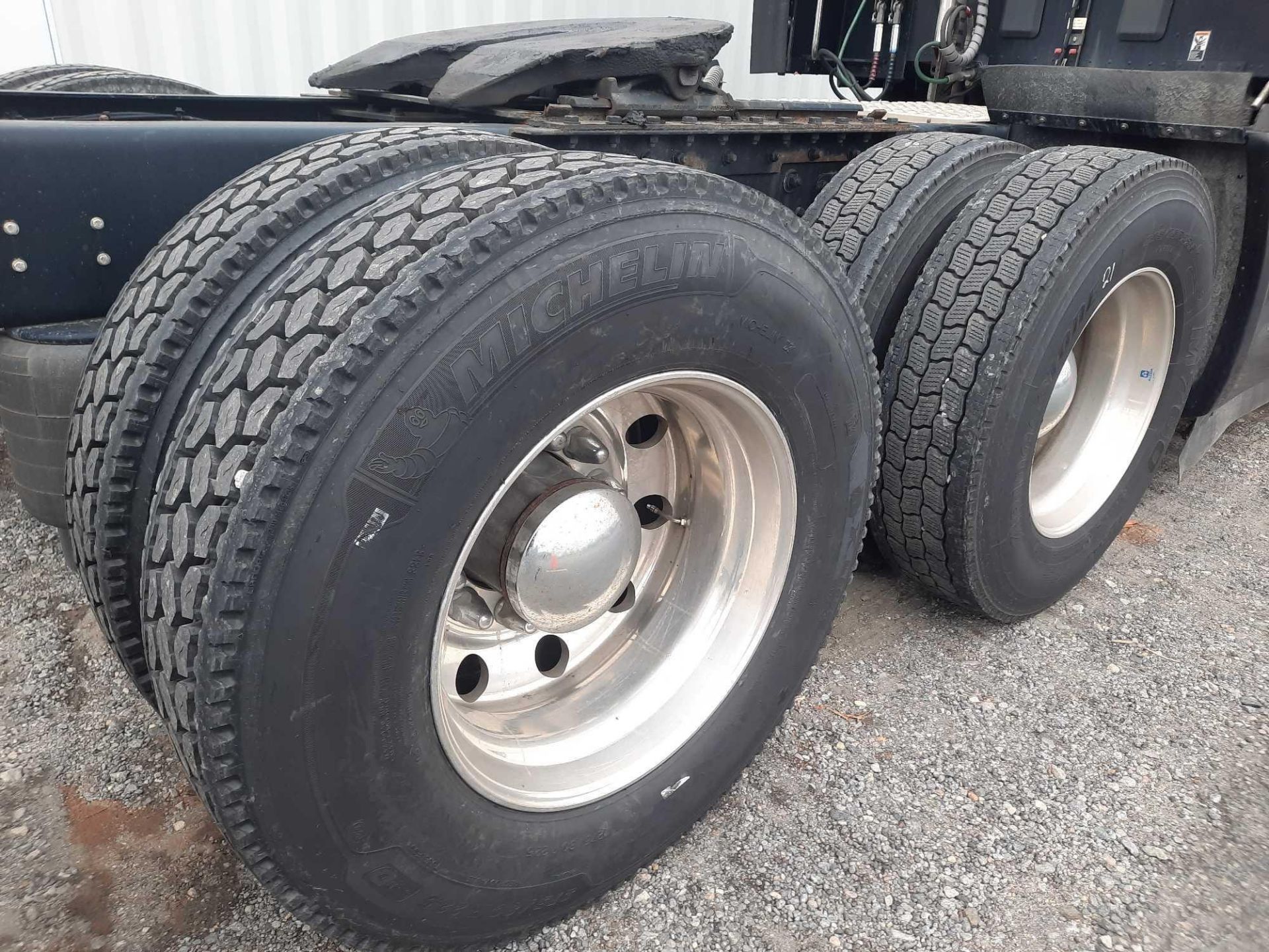 2019 Kenworth T680 Tandem Axle Sleeper Road Tractor - Image 11 of 26