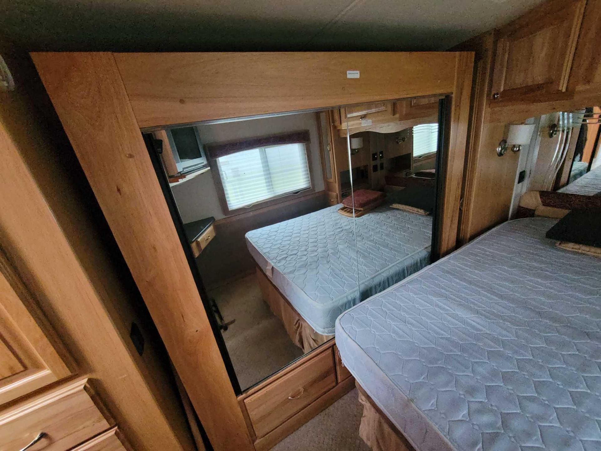 (SUBJECT TO OWNER CONFIRMATION) 2005 AirStream Land Yacht XL396 - Image 35 of 74