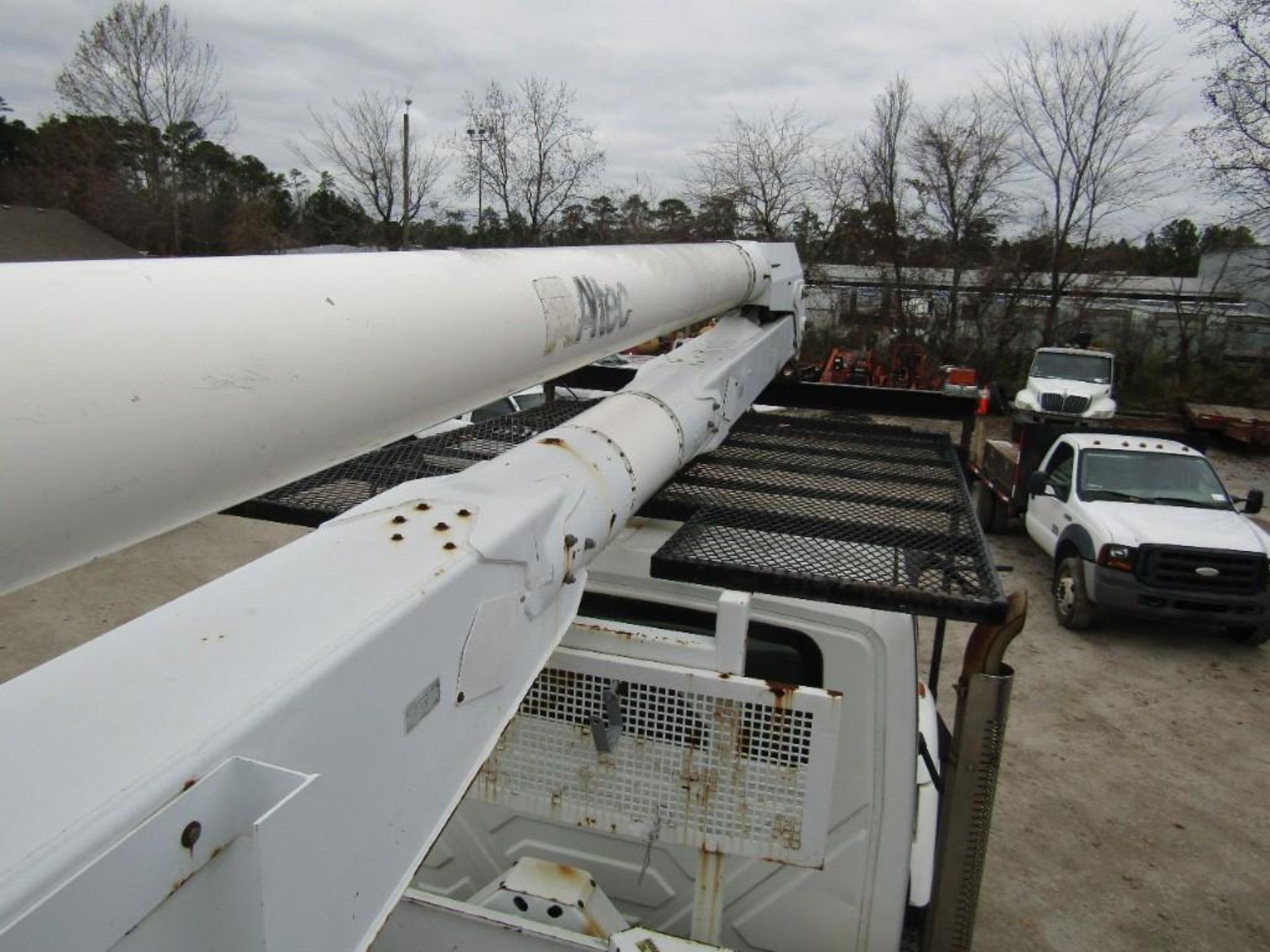 2011 International Bucket Truck - Image 21 of 46