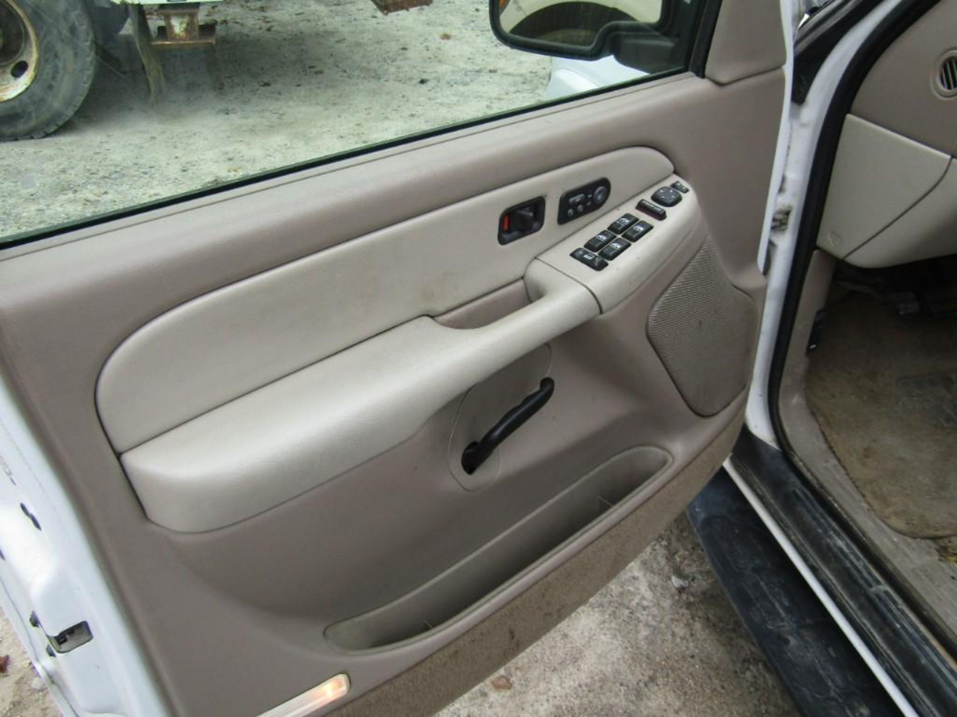 2002 Chevrolet Tahoe - Image 13 of 15