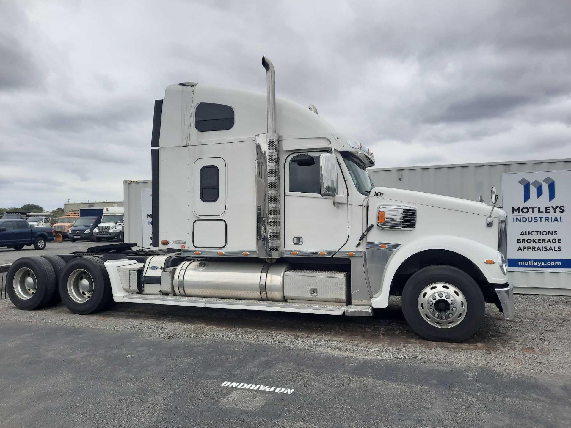 2016 Freightliner Coronado 132 Tandem Axle Sleeper Road Tractor