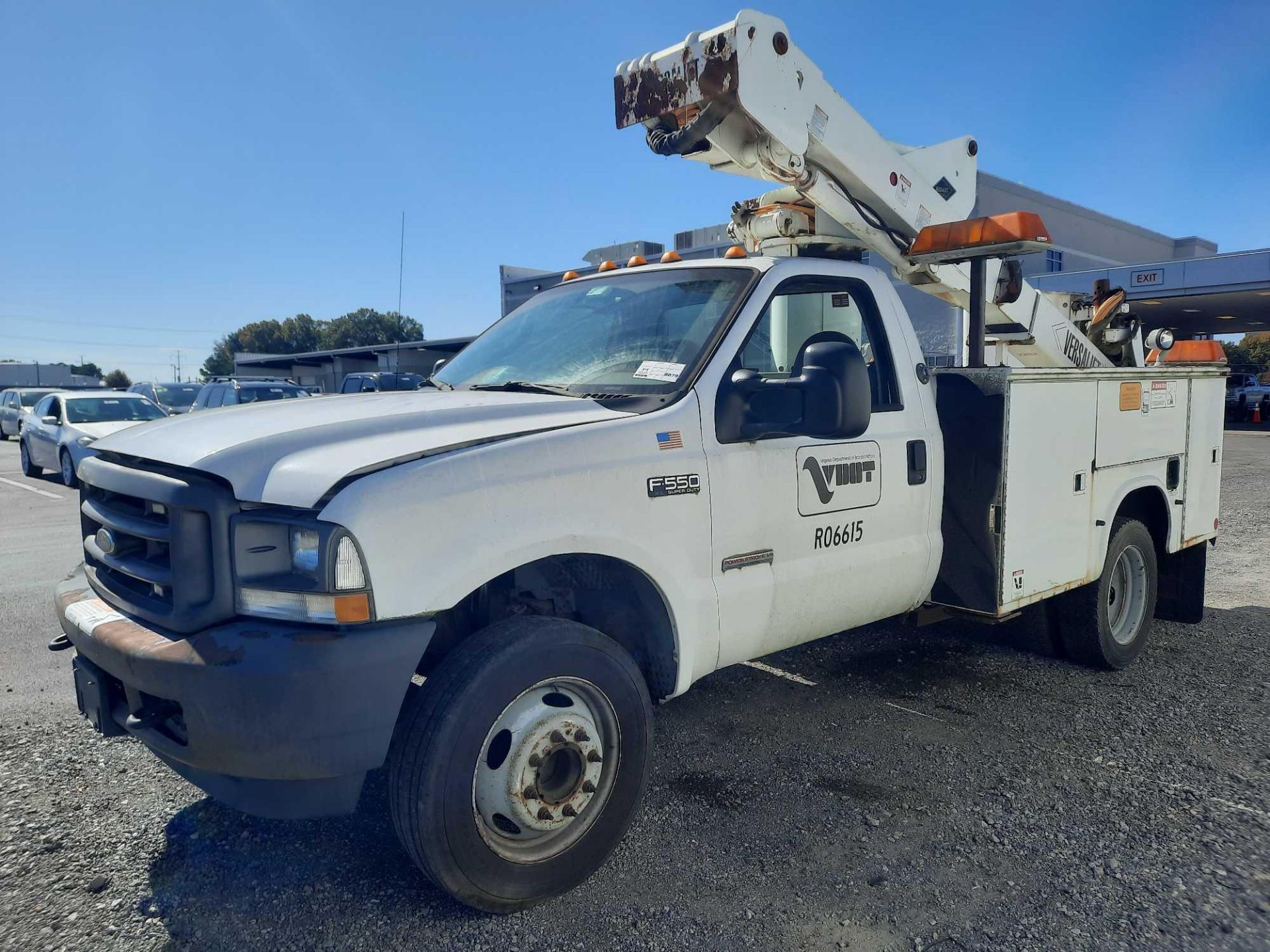 2003 Ford F550 Bucket Truck - Image 4 of 26