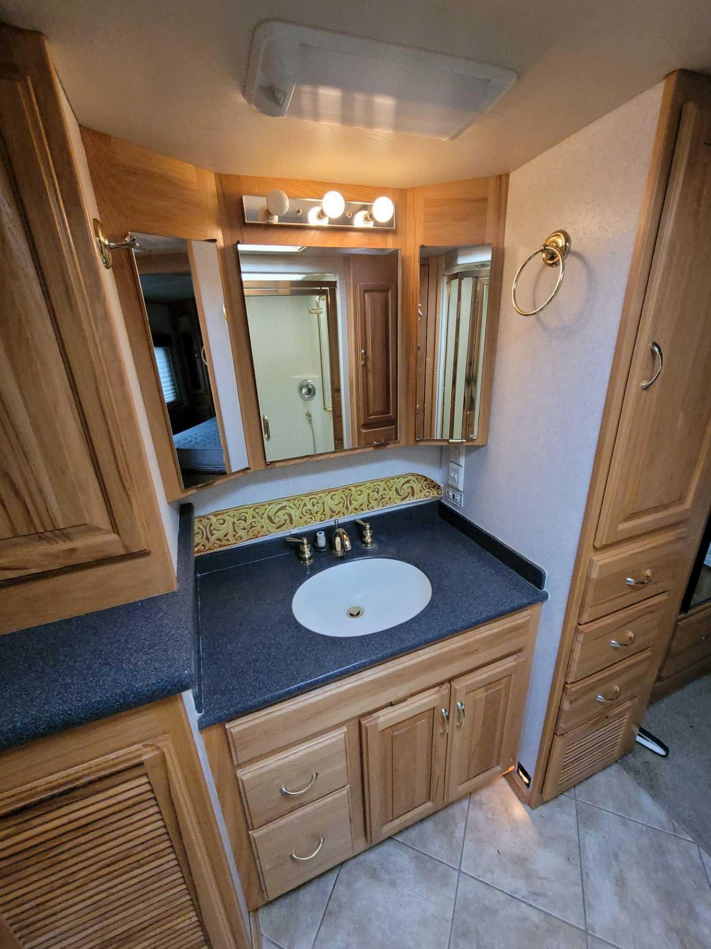 (SUBJECT TO OWNER CONFIRMATION) 2005 AirStream Land Yacht XL396 - Image 30 of 74