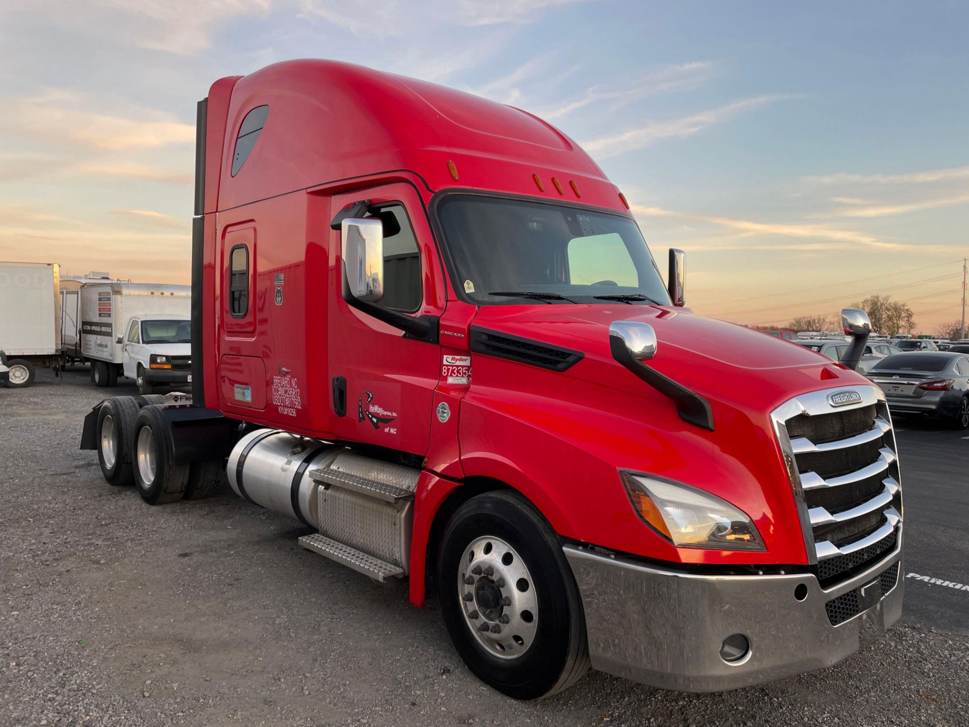 2019 Freightliner PX12664T Cascadia 126 T/A Sleeper Road Tractor - Image 4 of 26